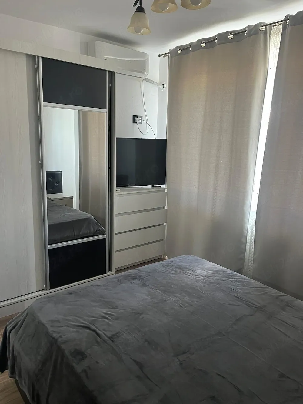 Inchiriez apartament zona centrala ,utilat ,modern - imagine 1