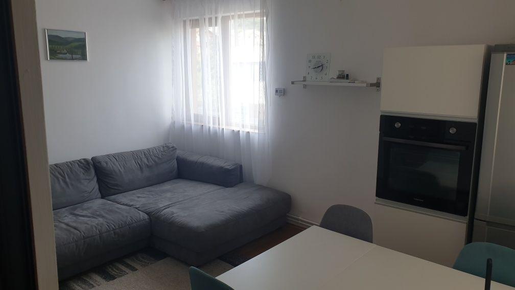 PF inchiriez 2 camere decomandate zona Campului ,PARCARE,PET FRIENDLY