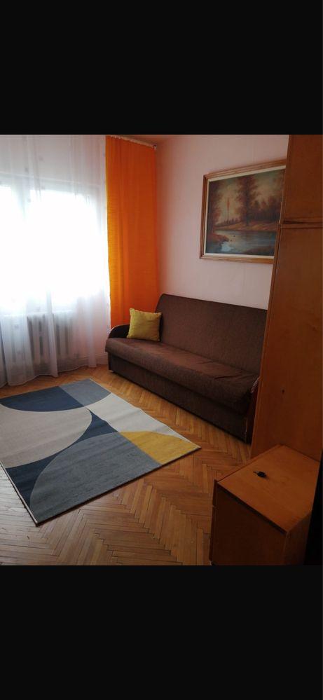 Inchiriez apartament cu 3 camere