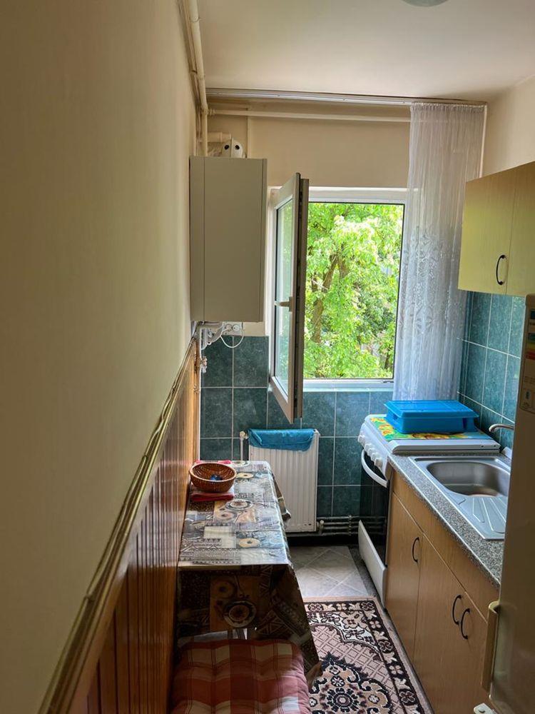 Vand apartament 2 camere zona 7 noiembrie