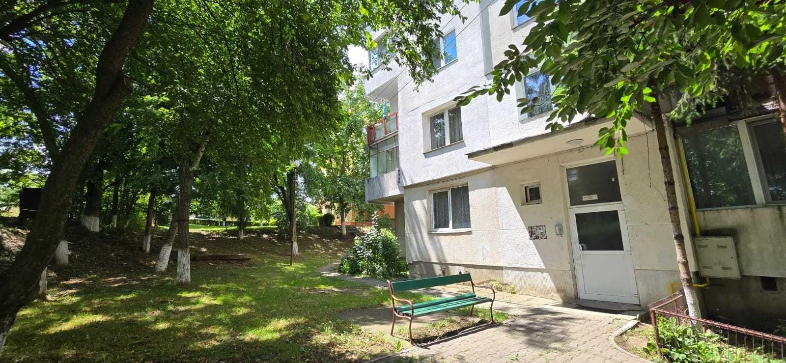 Apartament 65mp Targu Mures, Cartierul Tudor decomandat, 3 camere, 2 bai, balcon, etaj 3