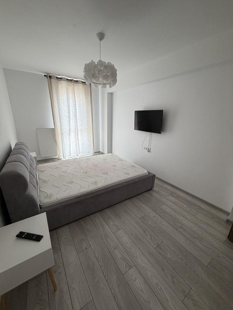 Închiriez apartament