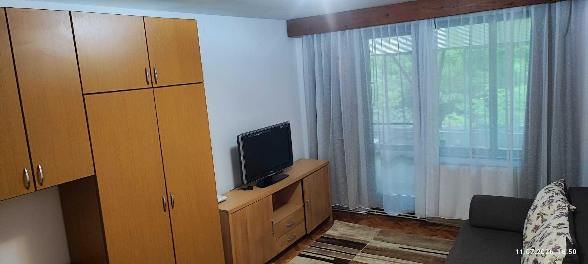 Închiriez apartament 2 camere,Cornișa