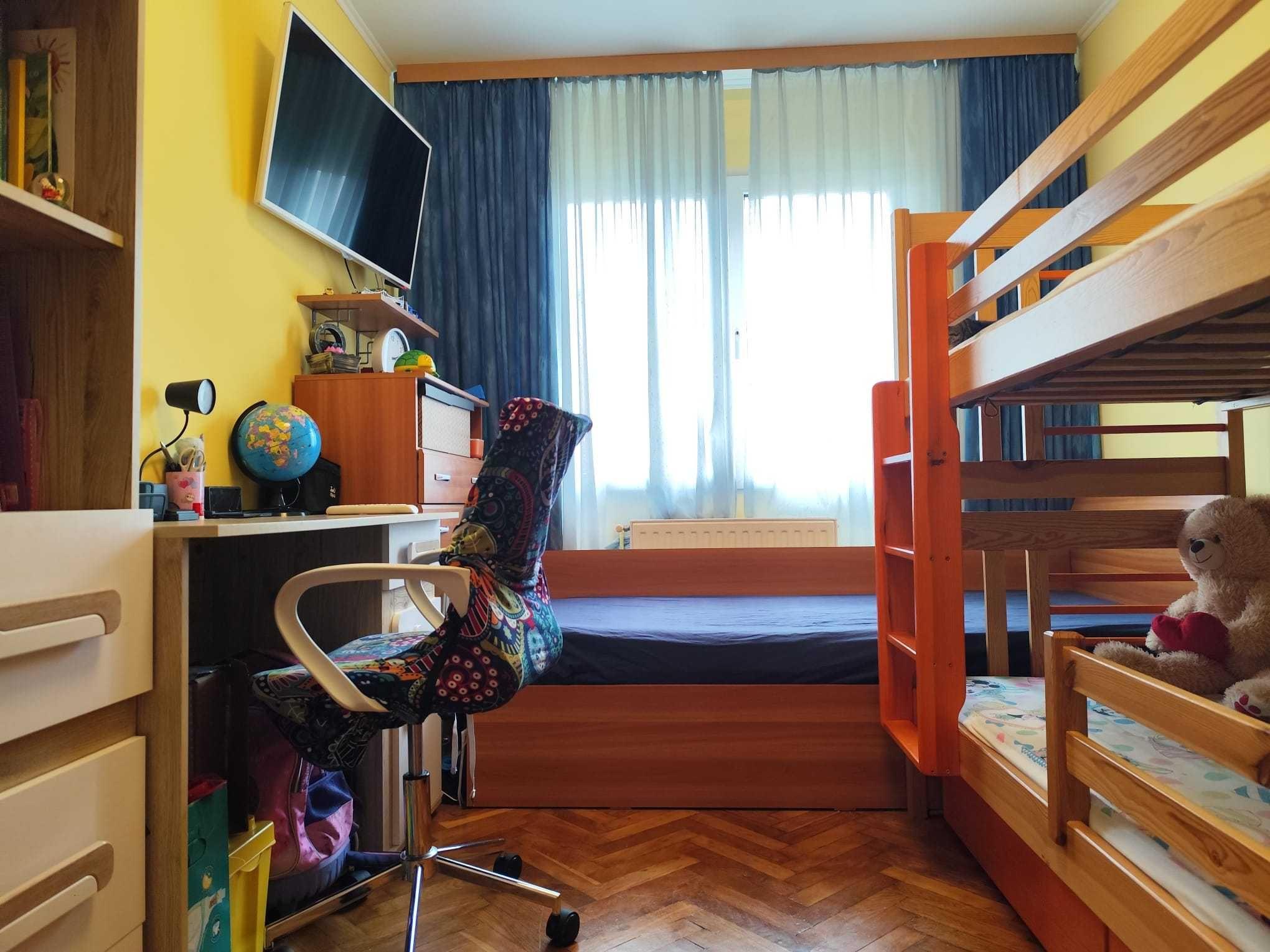Proprietar - Apartament 3 camere, etaj 2/4, însorit, Piața Astra + loc parcare