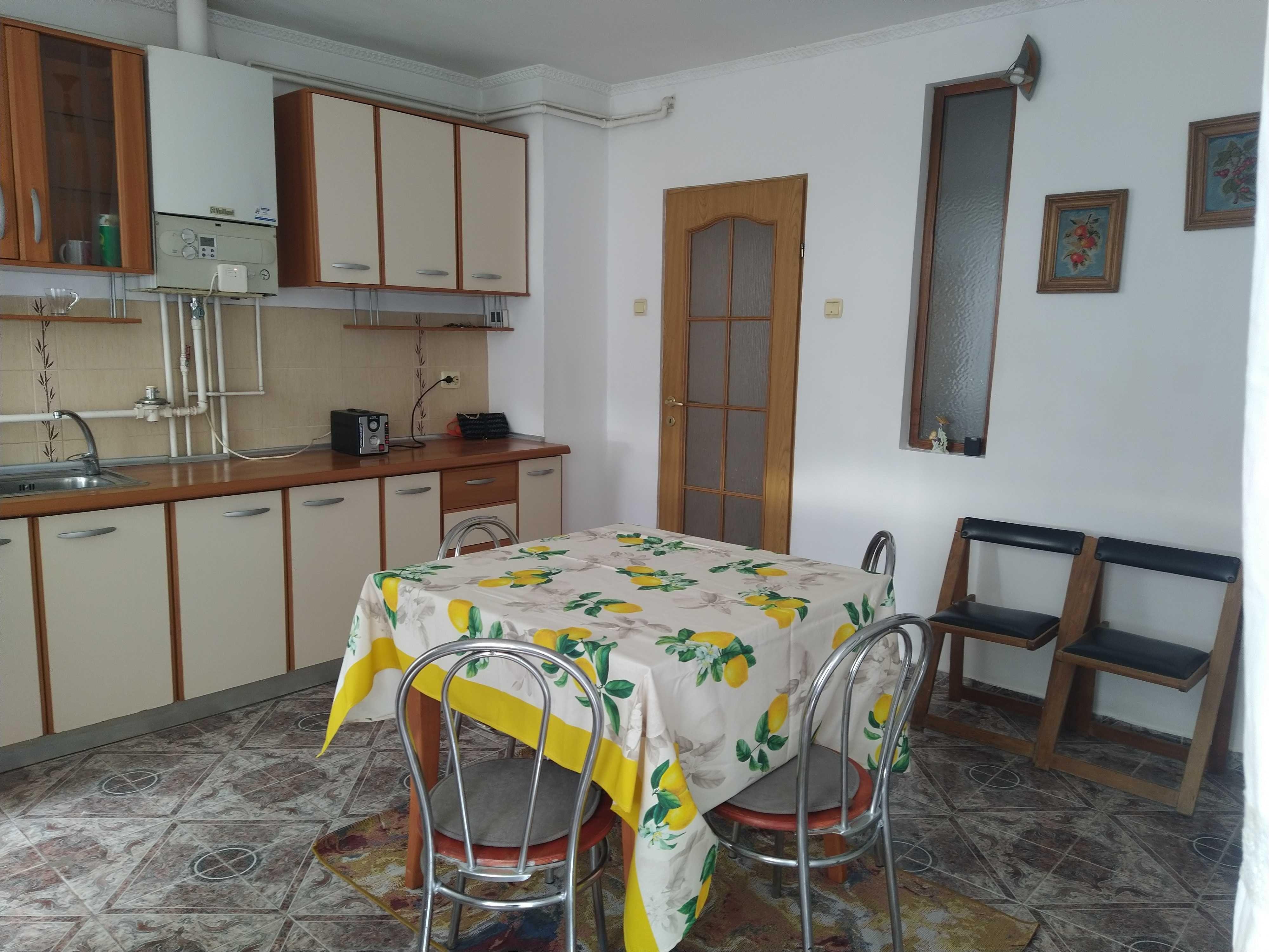 Proprietar închiriez apartament cu 3 camere decomandat zona Onix