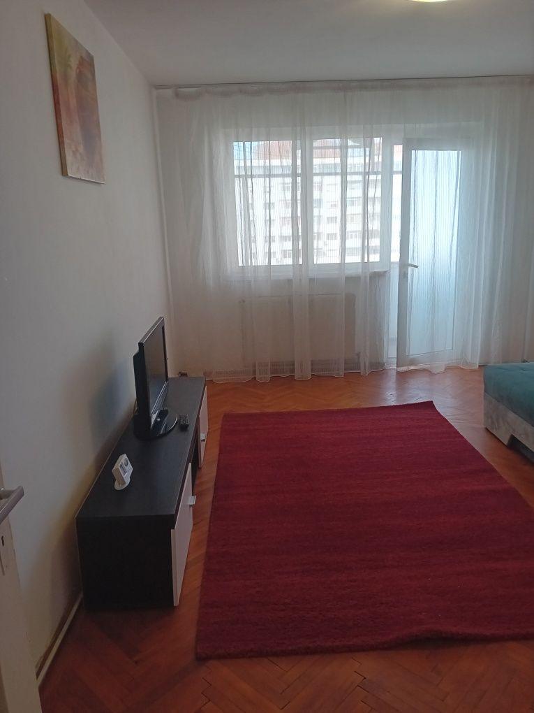 Închiriez apartament 3 camere decomandat