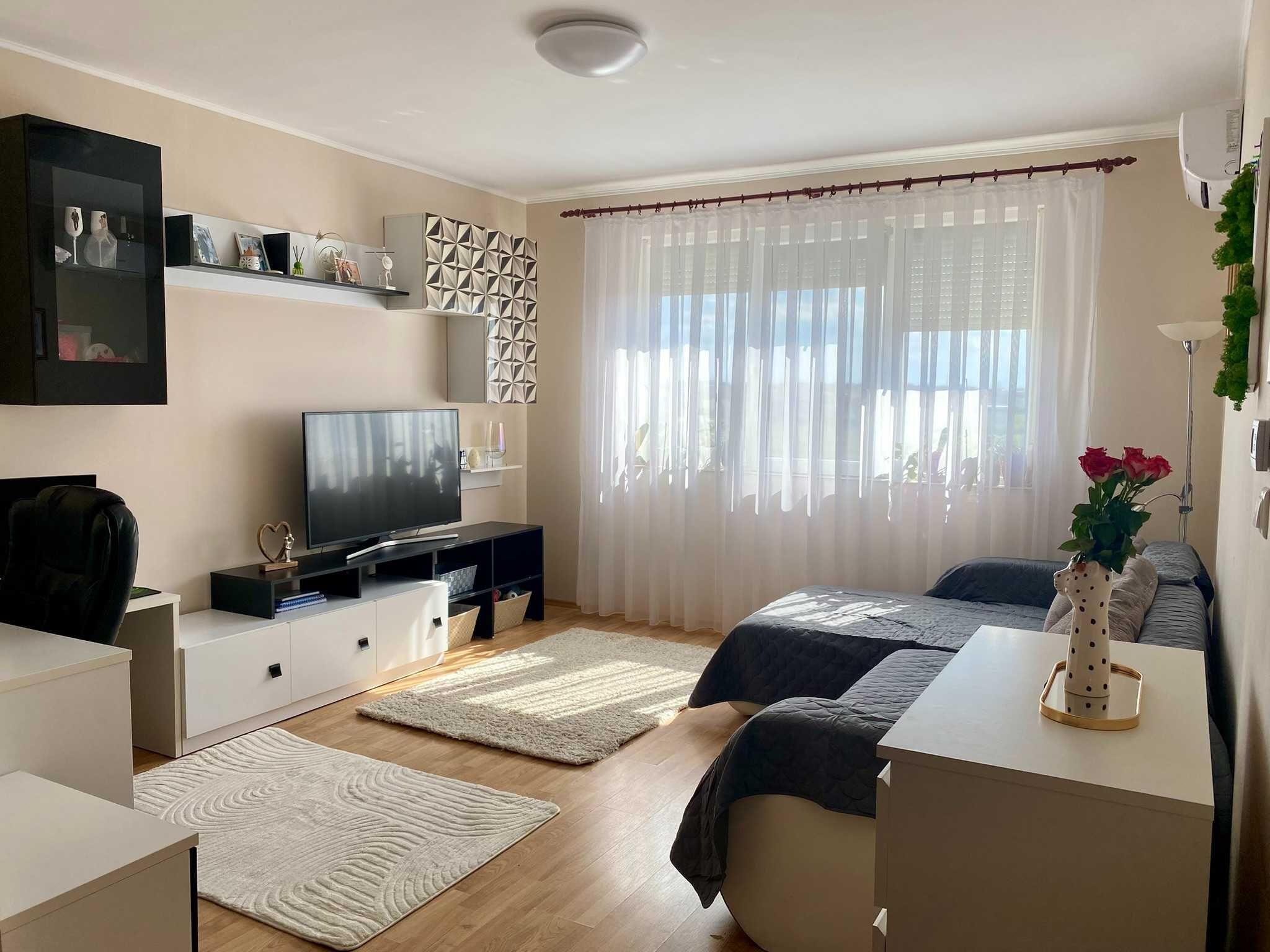 Apartament cu 3 camere, 64 mp utili, mobilat și utilat complet – Bloc Luna (2008)