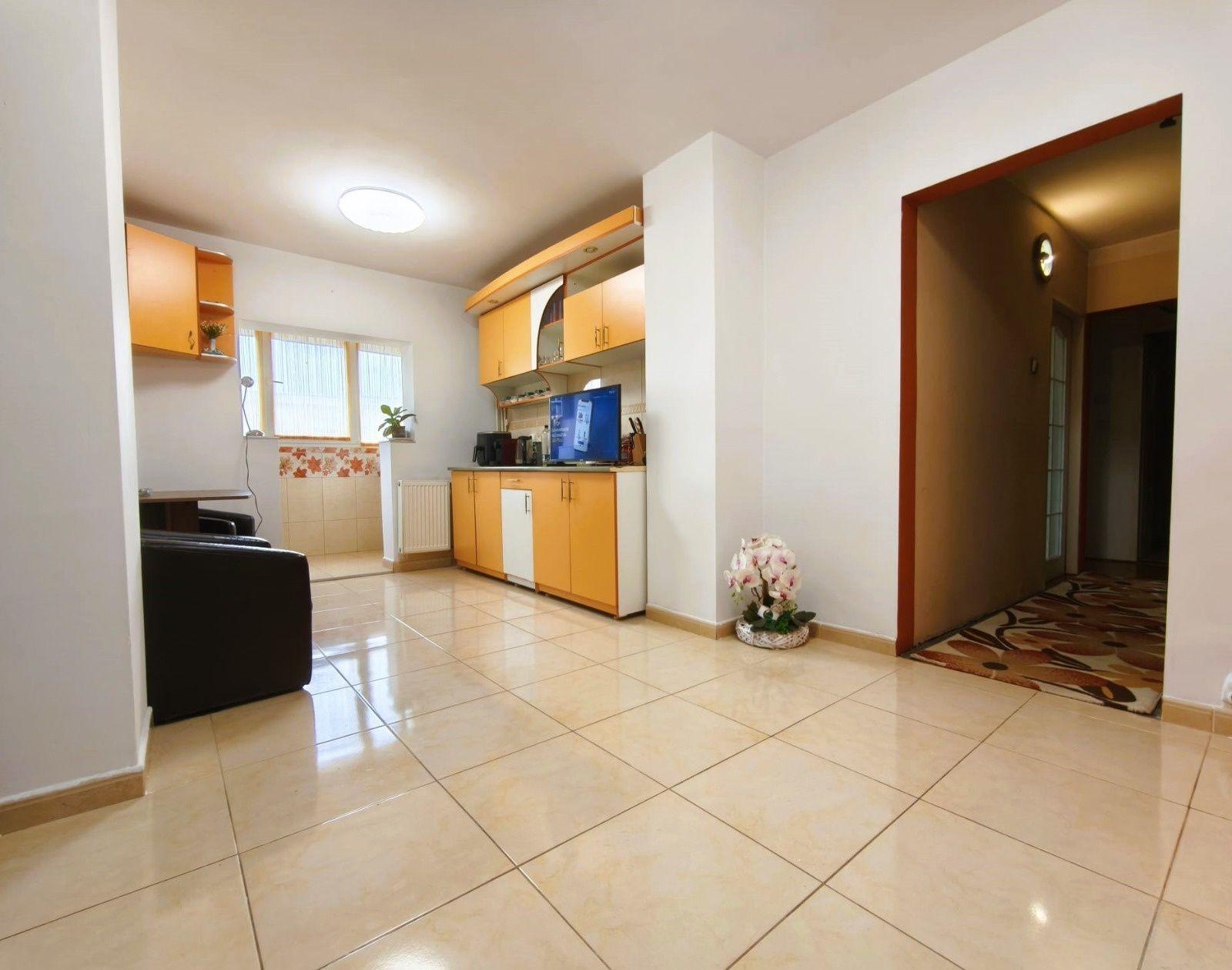 Proprietar, vând apartament tip PB, 3 camere , et.3, pe str Simion Barnutiu-la intersectia zonelor central, Calea Aradului, Prima - imagine 1
