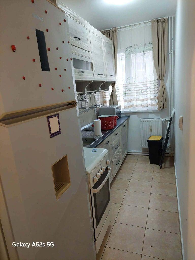 Inchiriez apartament