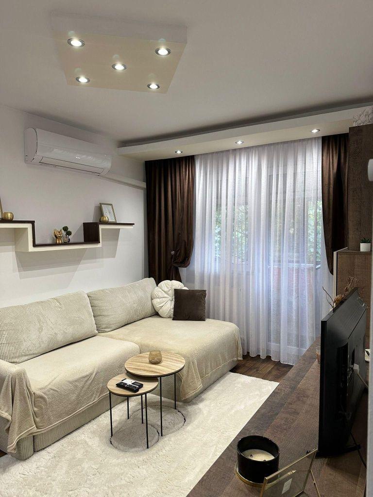 Ofer spre închiriere apartament cu 2 camere