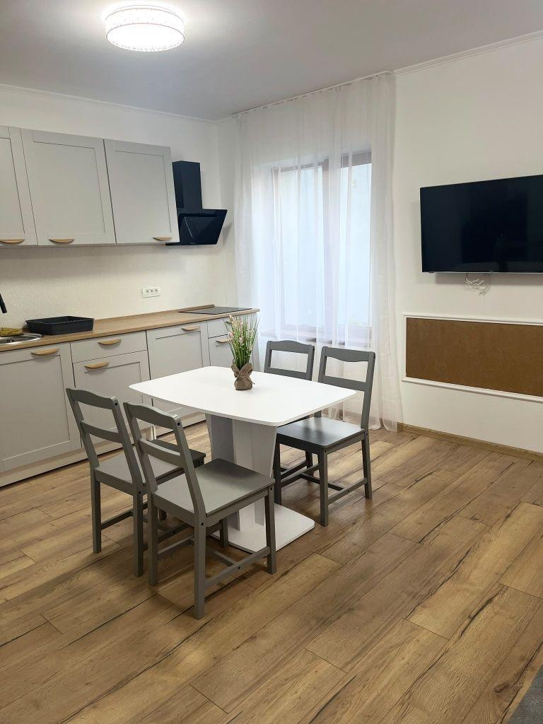 Închiriez apartament 3 camere - imagine 1