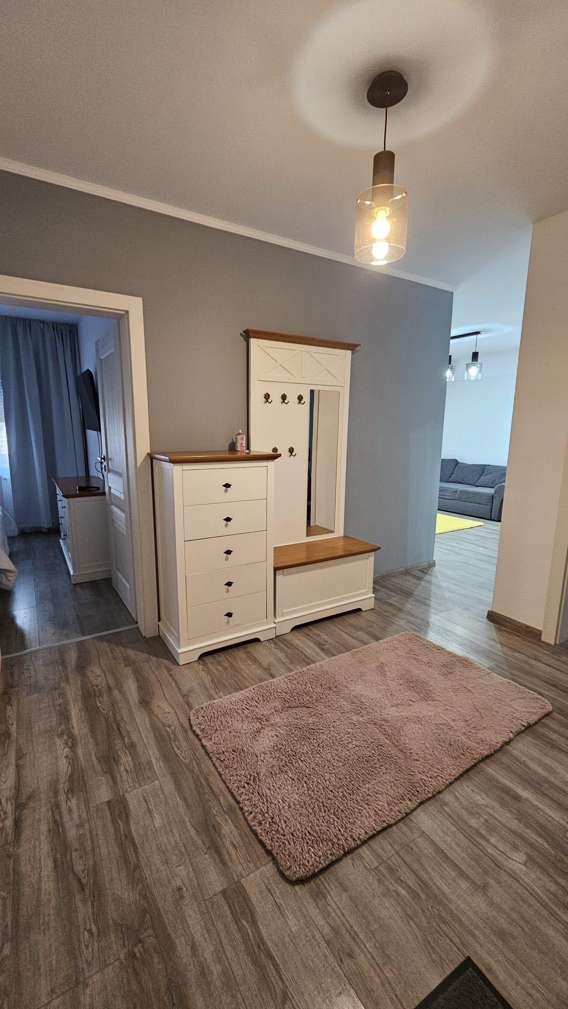 Inchiriez apartament cu 3 camere - imagine 1
