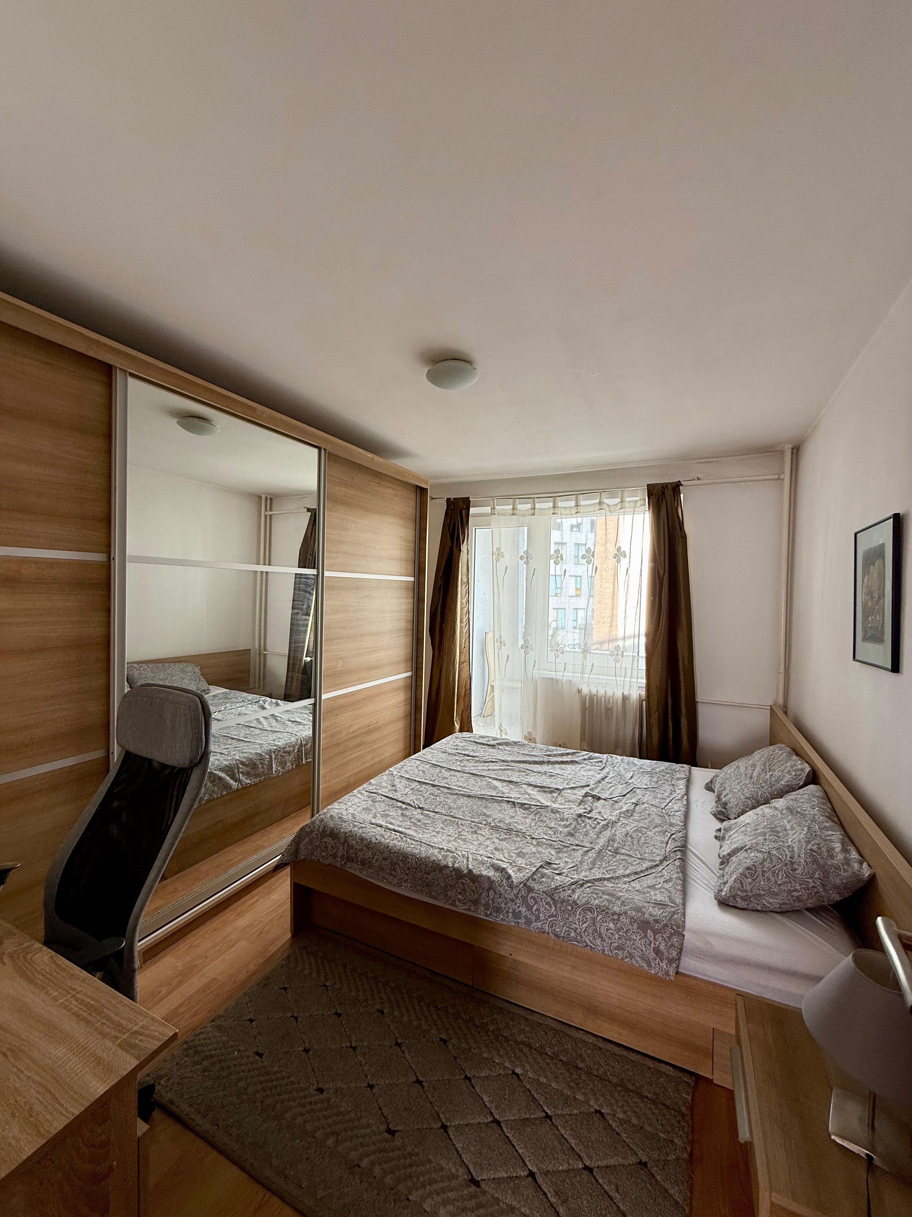 Apartament 3 camere, zona centrală - imagine 1