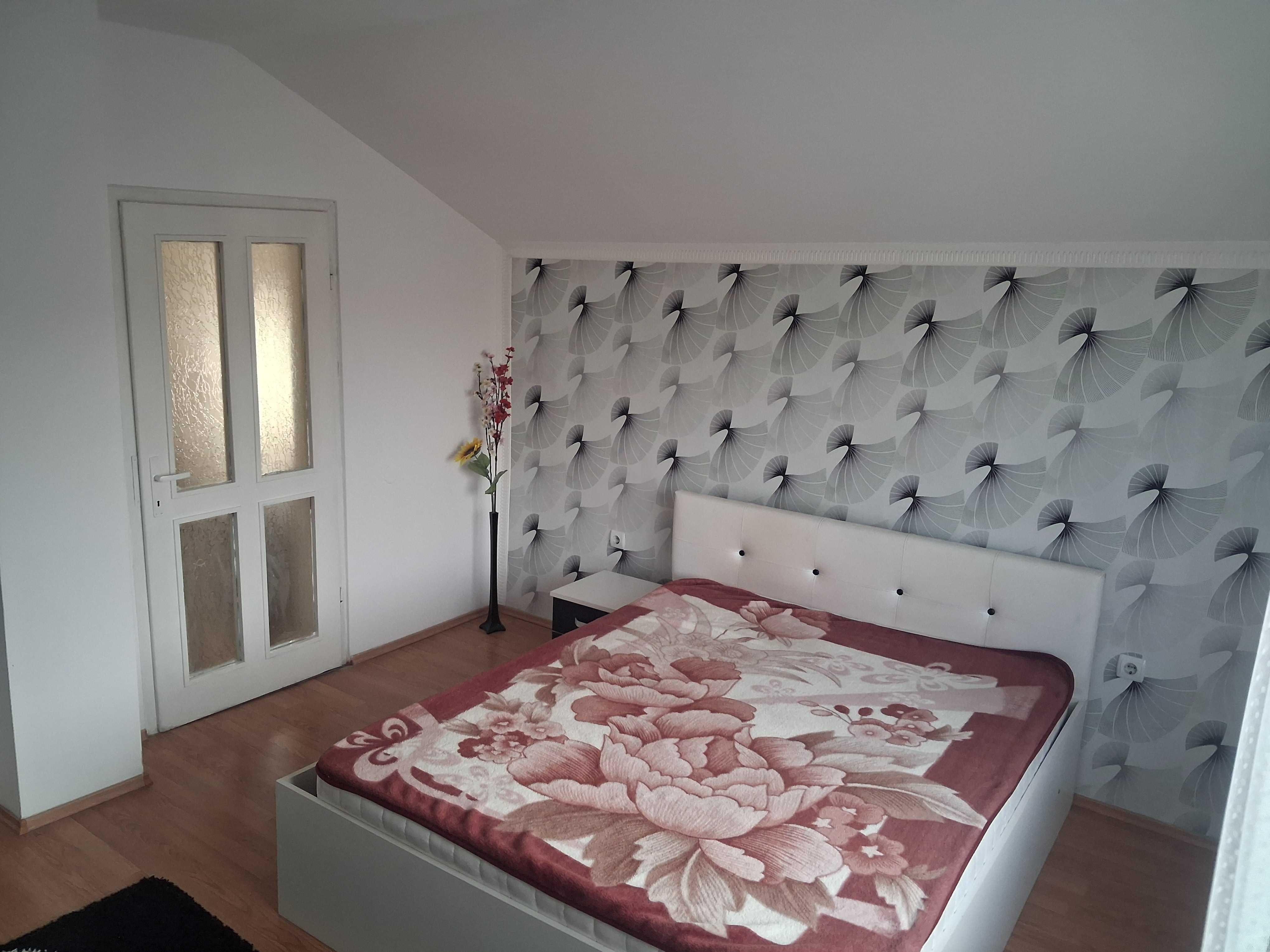 Inchiriez apartament  tip casa Oradea, str. Gheorghe Doja - imagine 1
