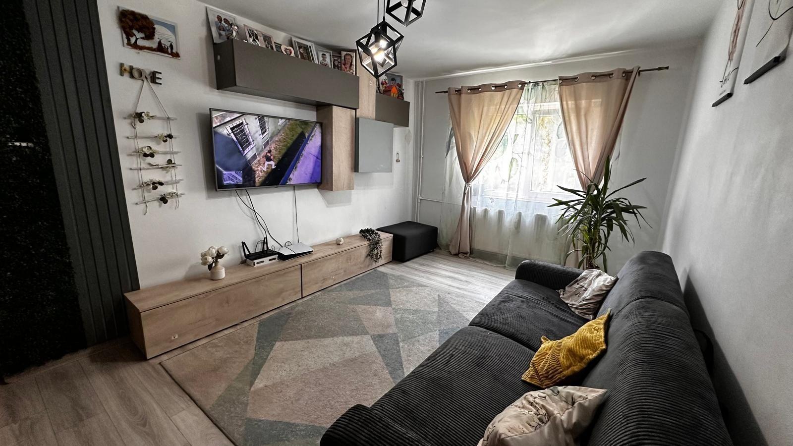 Apartament 3 camere de vanzare Ploiesti - imagine 1