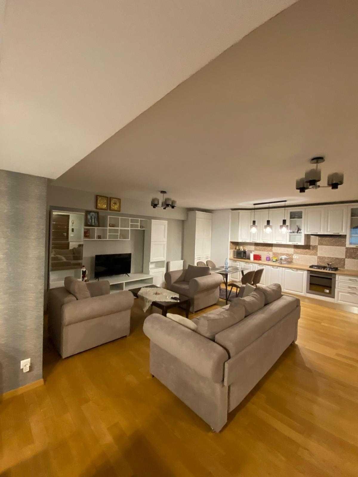 Inchiriere apartament 2 camere UpGround, Pipera si loc de parcare subteran,  90 m², cu orientare catre interior