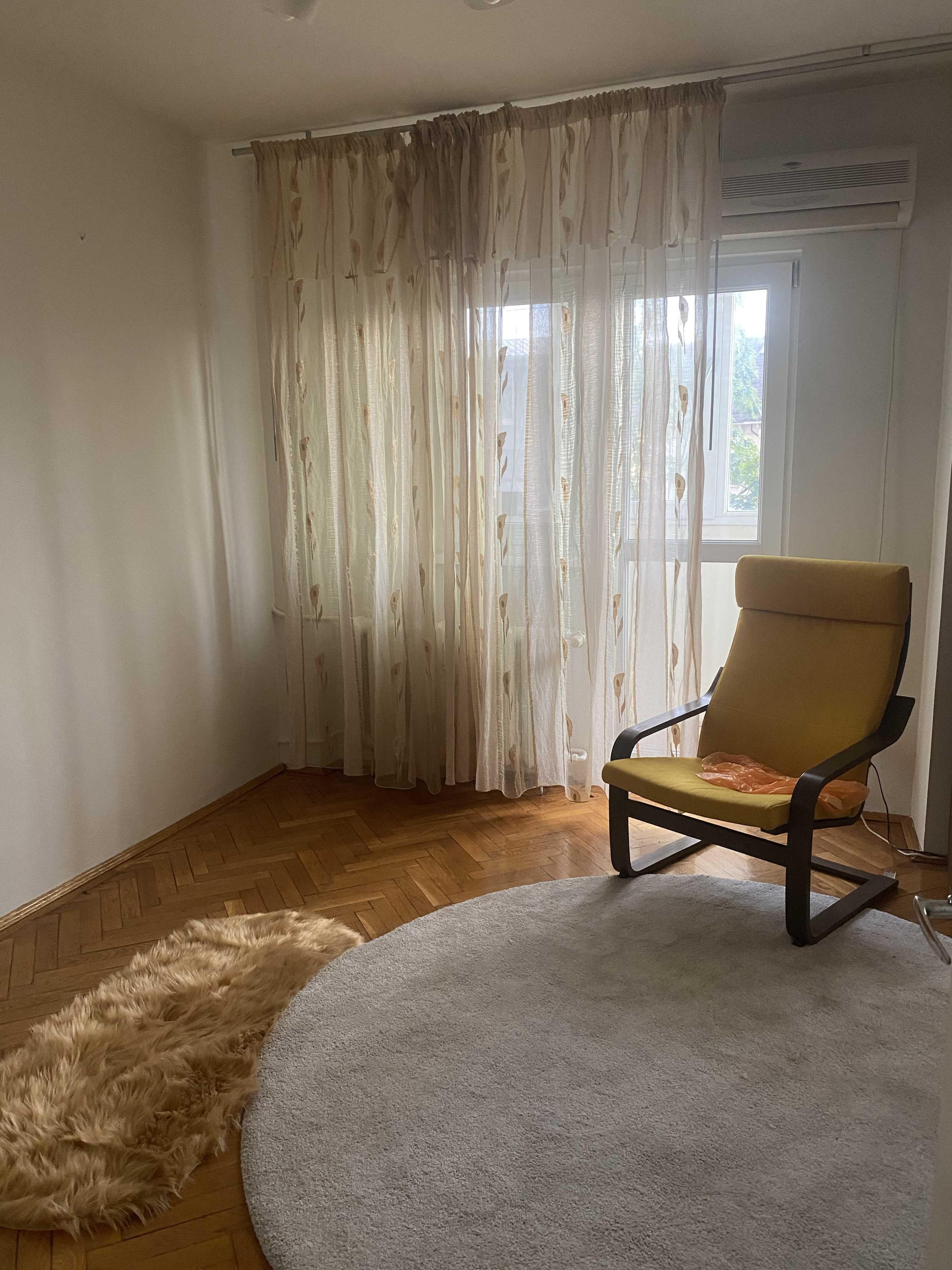 Proprietar, apart 3 camere 84 mp bloc 1983 str Viitorului (Lizeanu), et 2/10
