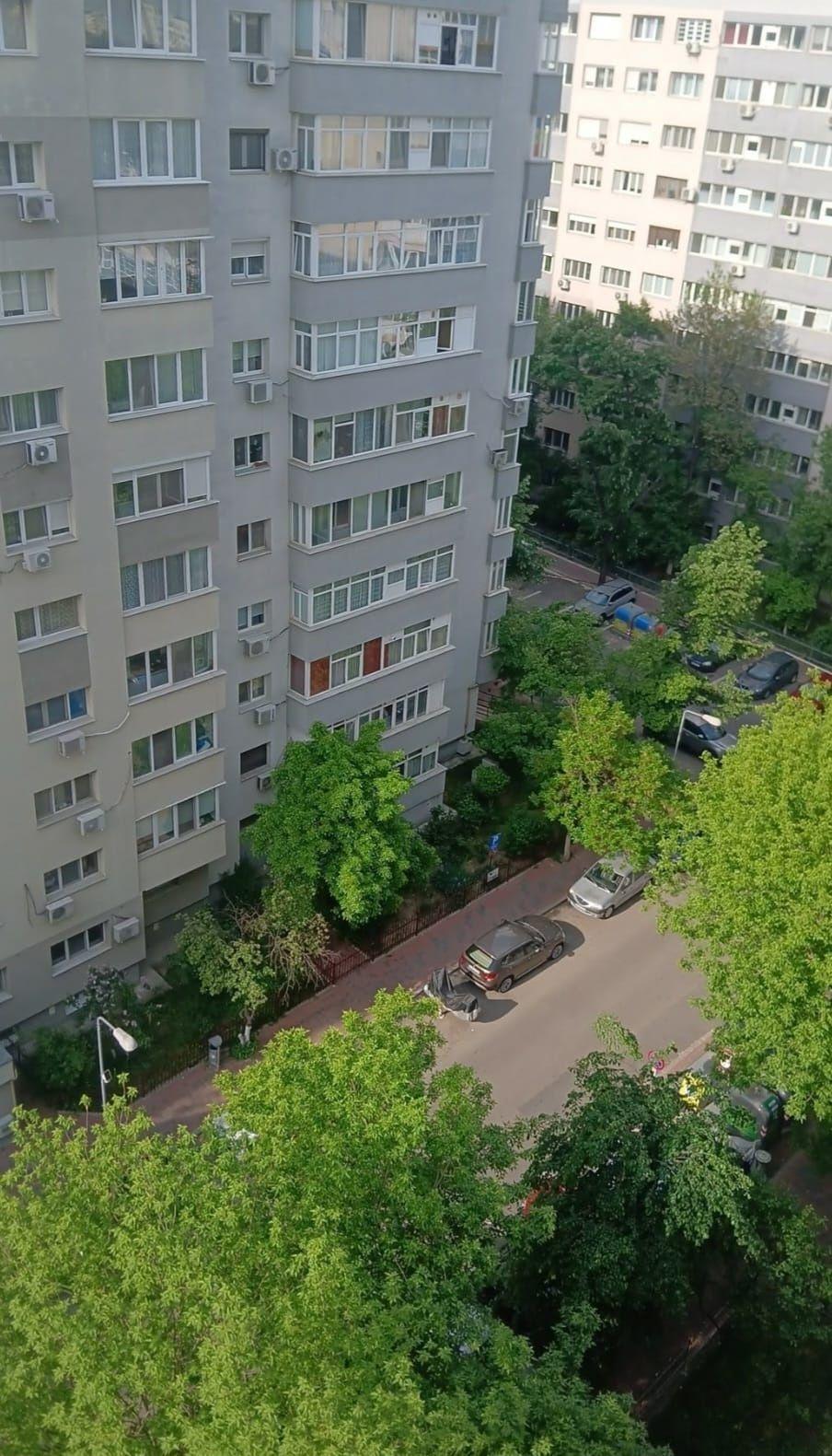 Garsonieră Modernă, 34 m² zonă excelentă Titan - Basarabia 60.000 euro (  negociabil )