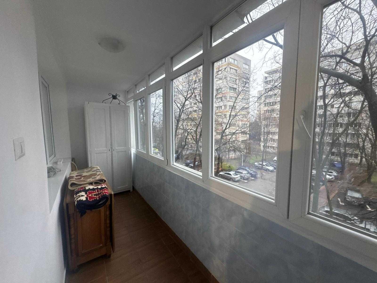 Închiriez apartament 2 camere.