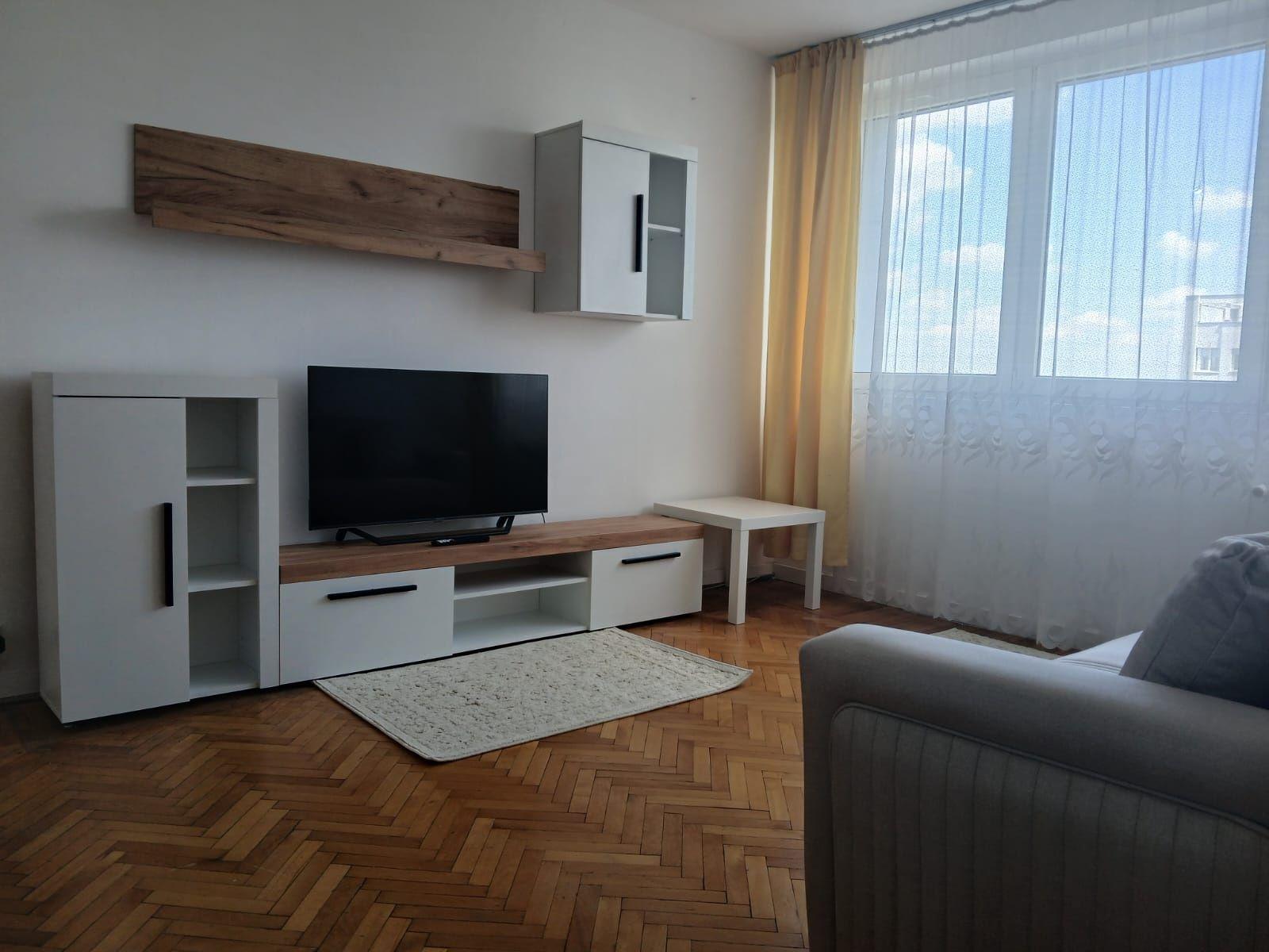 Apartament semidecomandat cu 2 camere
