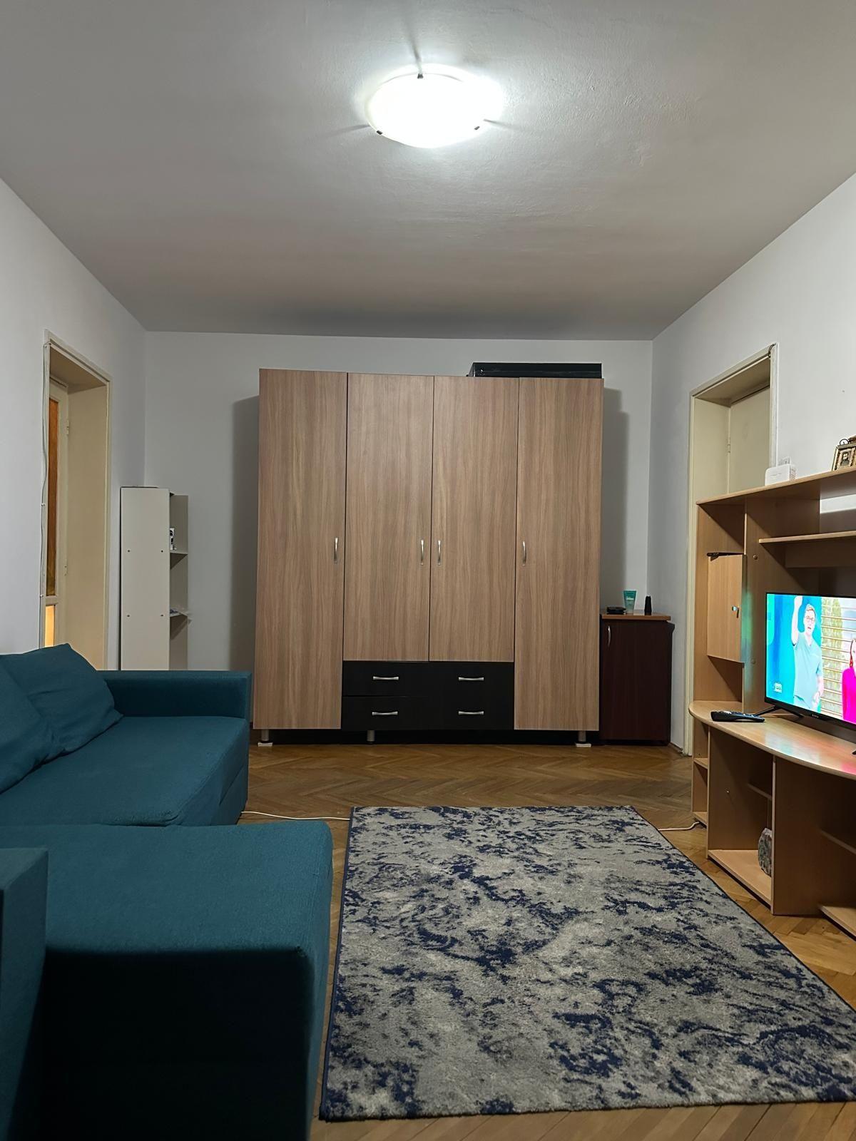 Închiriez apartament cu 2 camere