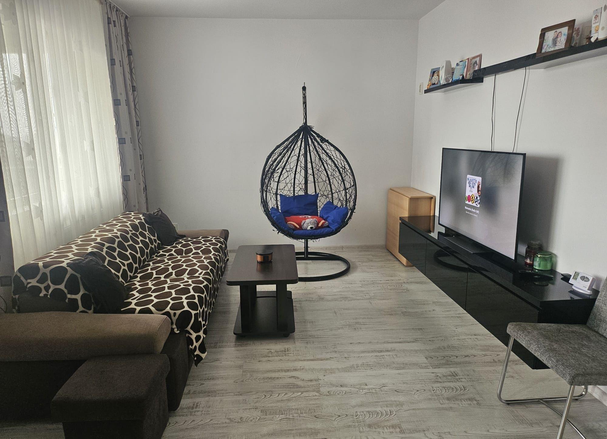 Vand apartament cu 3 camere