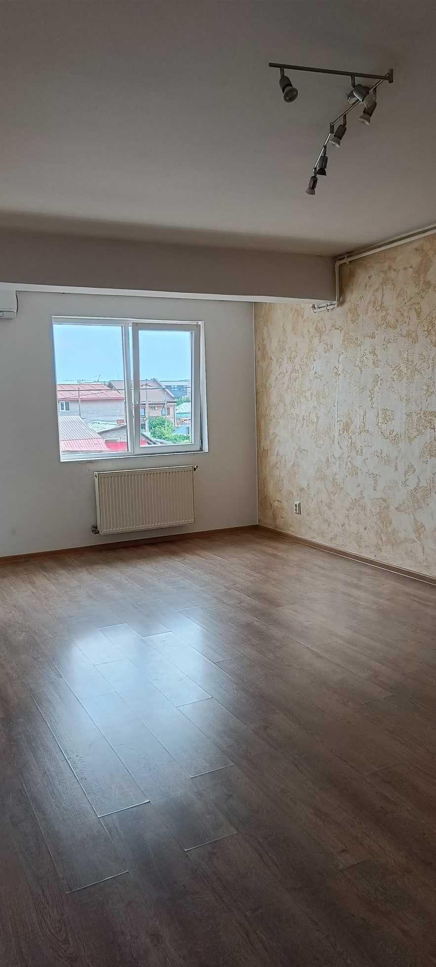 Închiriez ap. de 2 camere la 10 min. de mers pe jos de metrou Apărătorii Patriei