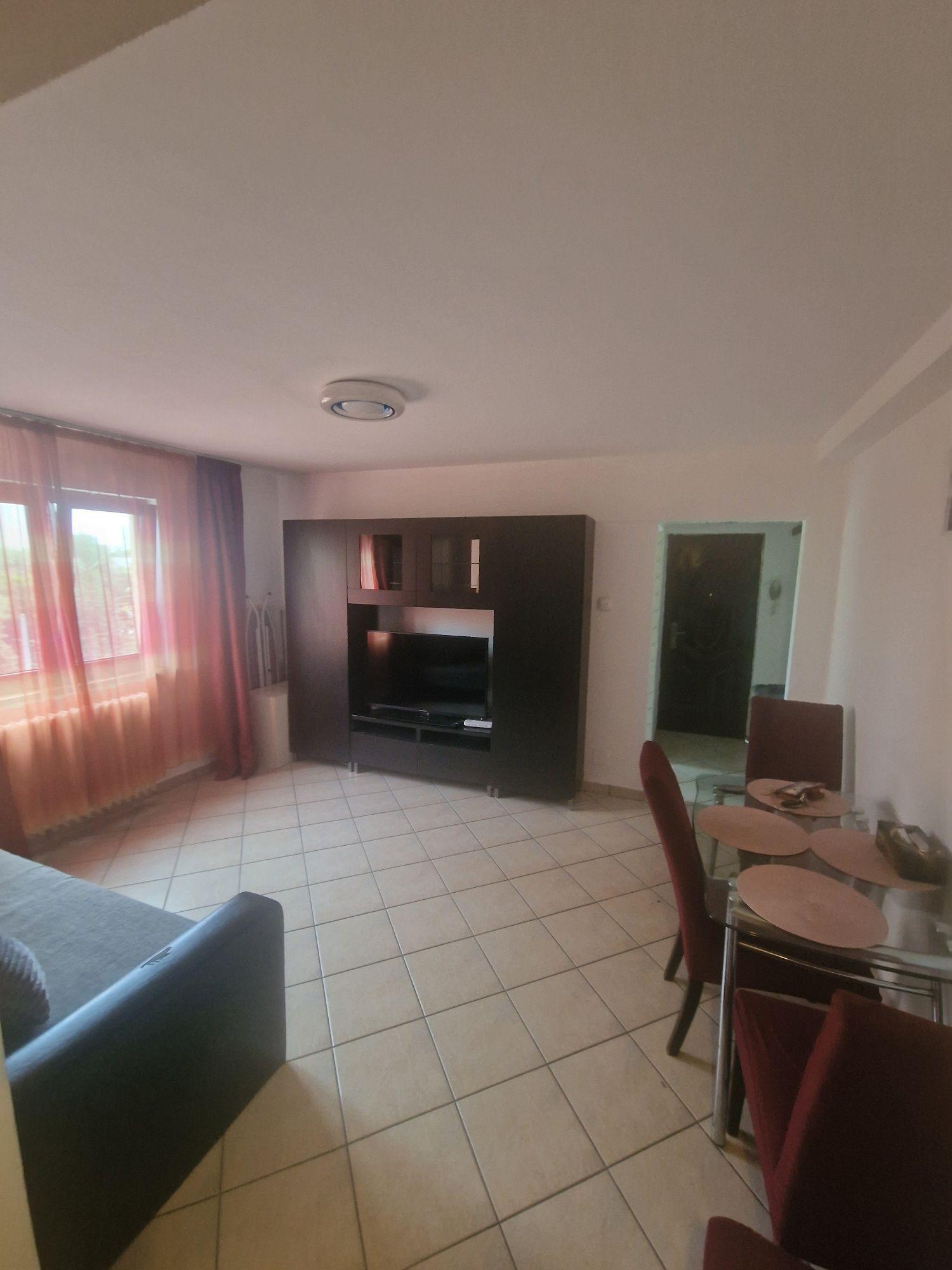 Inchiriez apartament cu doua  camere, mobilat complet PIATA  RESITA