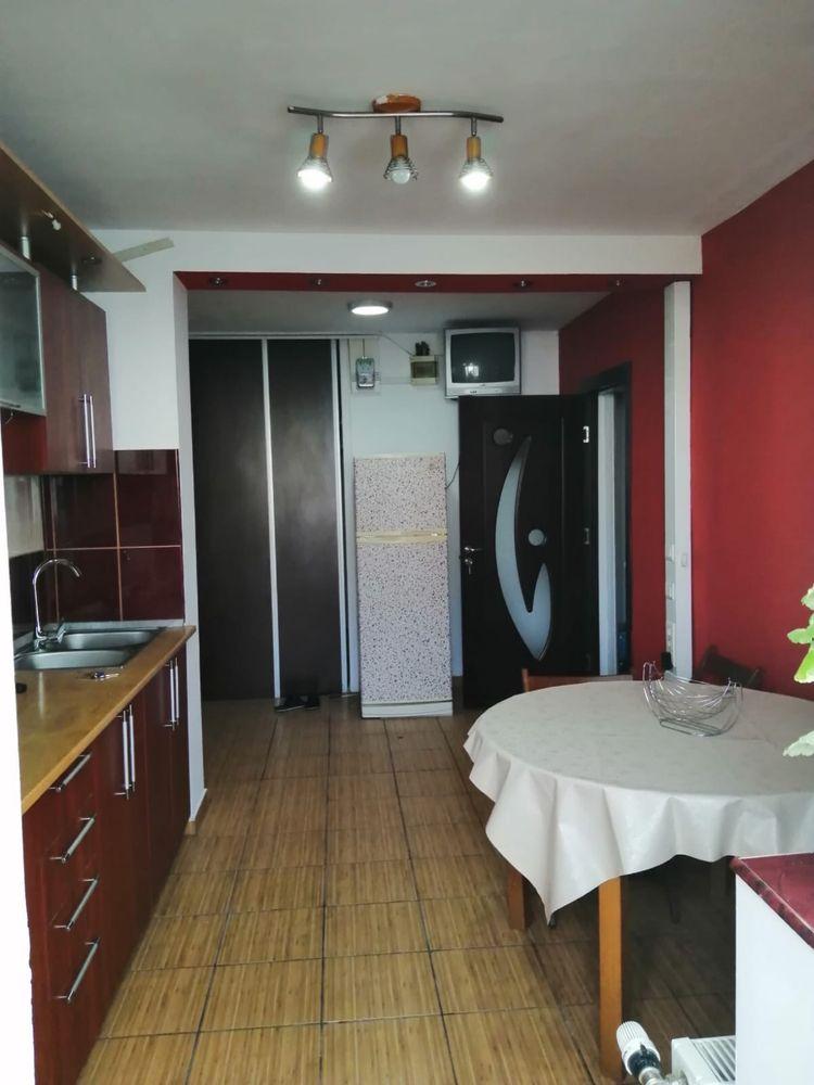 apartament 3 camere , langa metrou