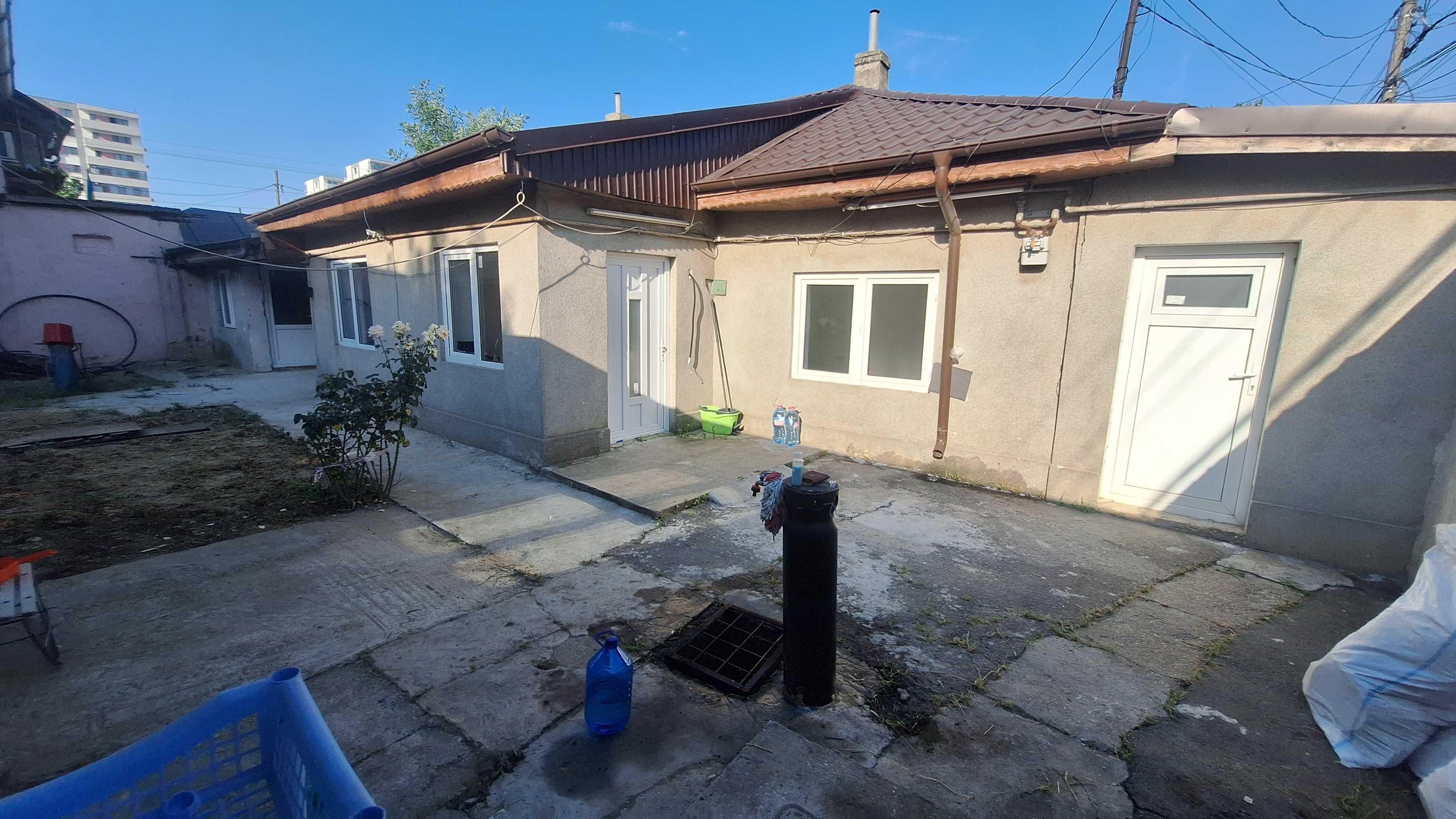 Proprietar – Casă 3 cam, baie, bucatarie,hol, camera tehnica,beci,garaj,deschidere 12,79 m, curte 200mp,Cartier Rahova