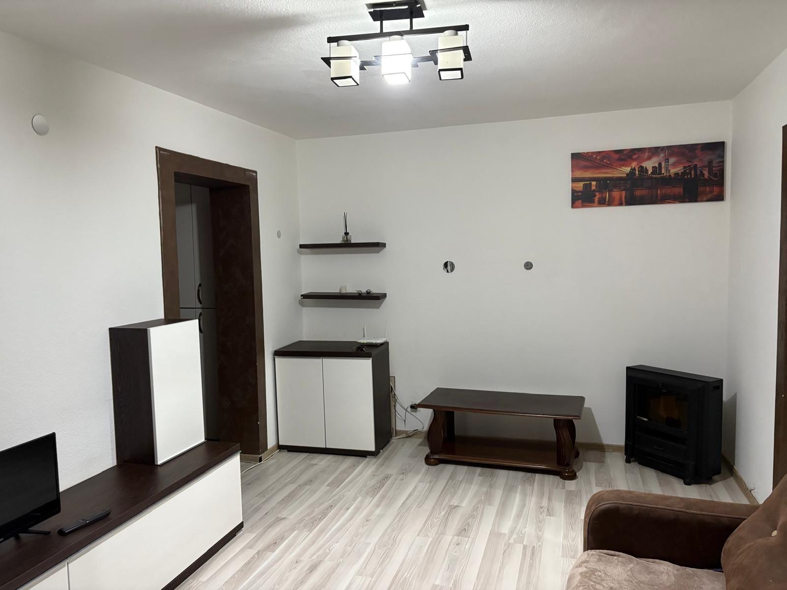 Închiriez apartament pe termen lung !!! Loc de parcare inclus