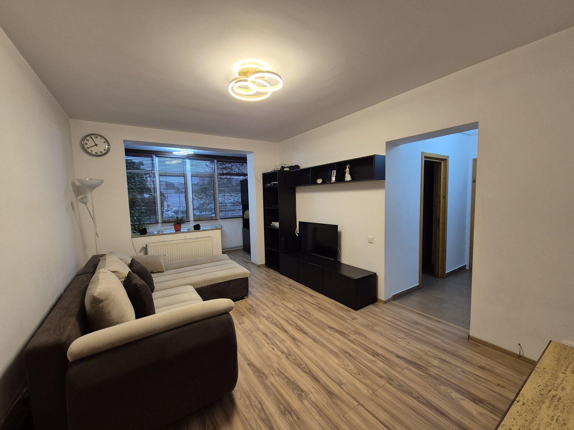 Închiriez apartament 3 camere Craiovei et 1 stradal - imagine 1
