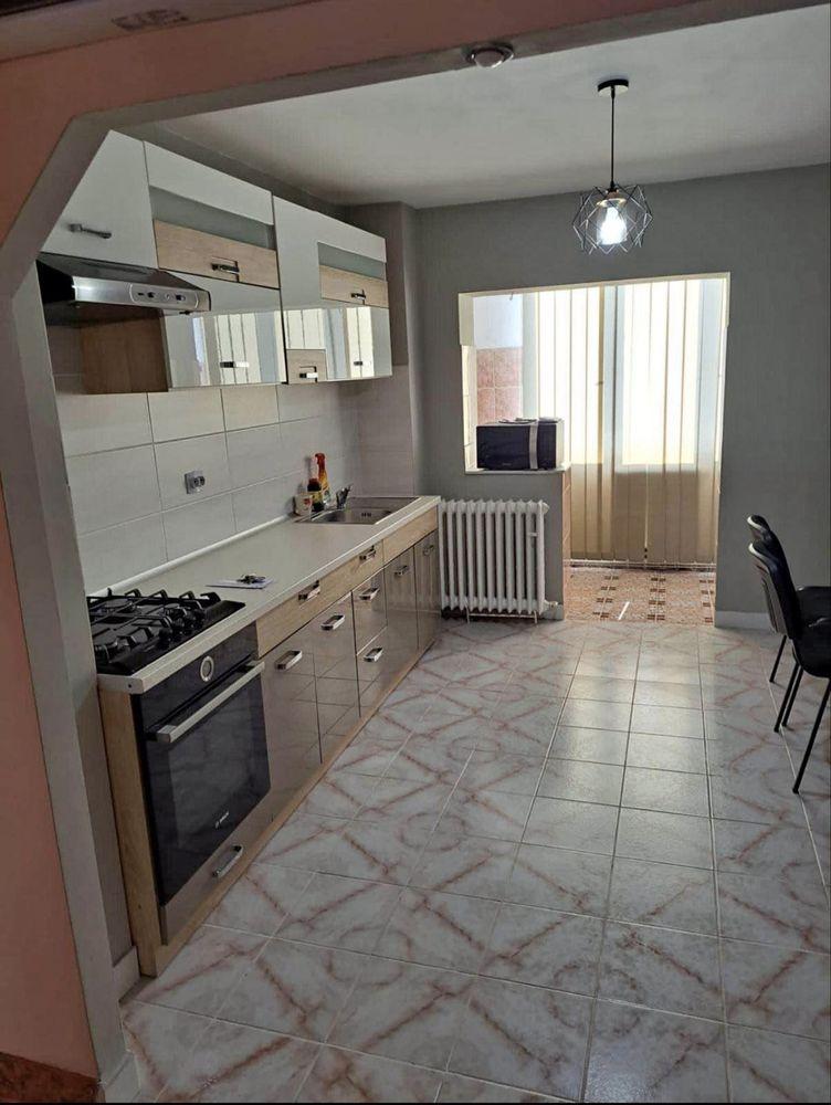 Inchiriez aprtament 3 camere central , zona Presco / MC Donalds - imagine 1