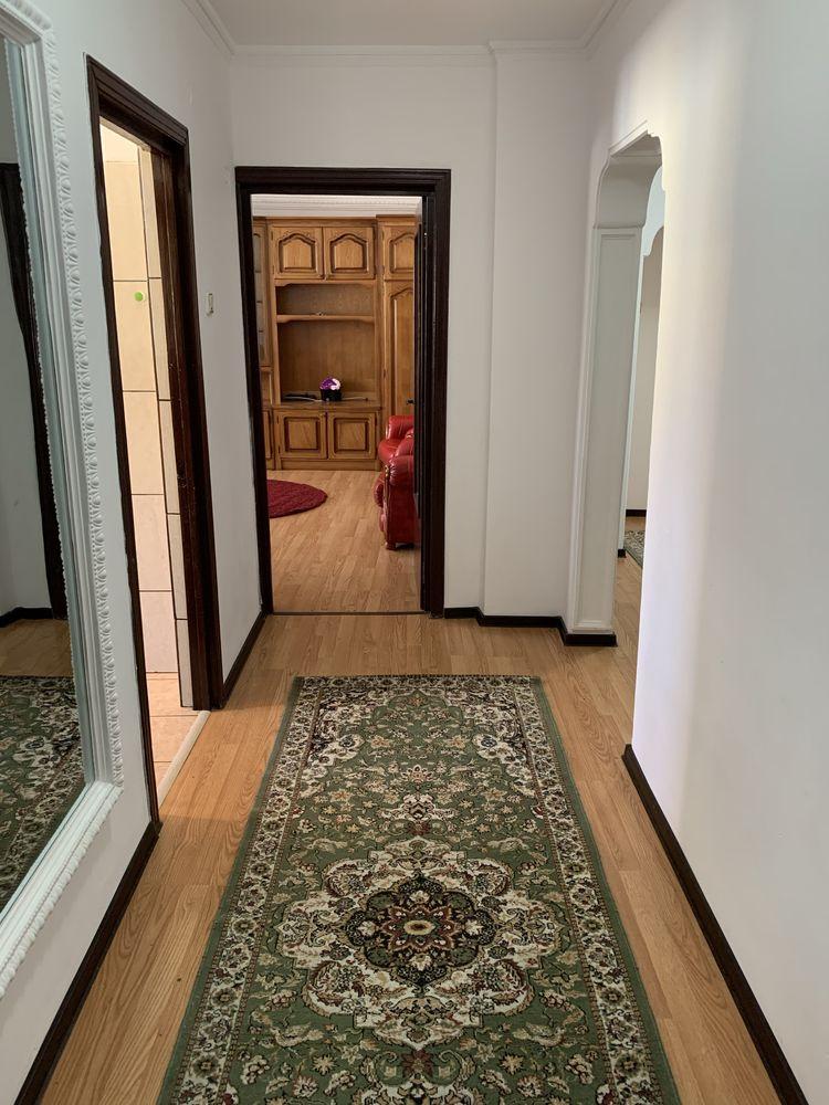 Vând apartament 3 camere