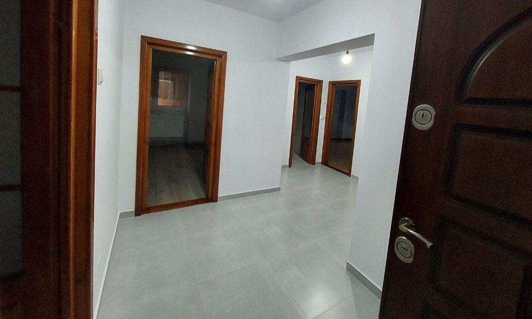 Apartament Pacurari 3 camere decomandat renovat etaj 2/9 an 1990 persoana fizica - imagine 1