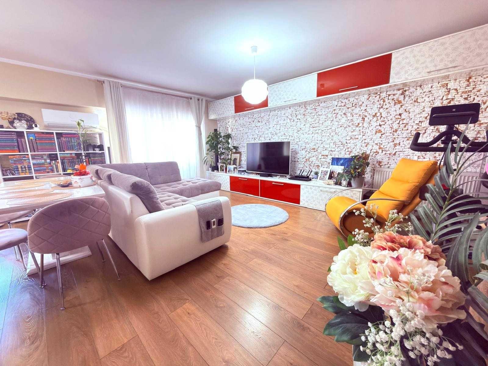 Apartament de vanzare 3 camere etaj 1/8 Nicolina bloc 1989 - imagine 1
