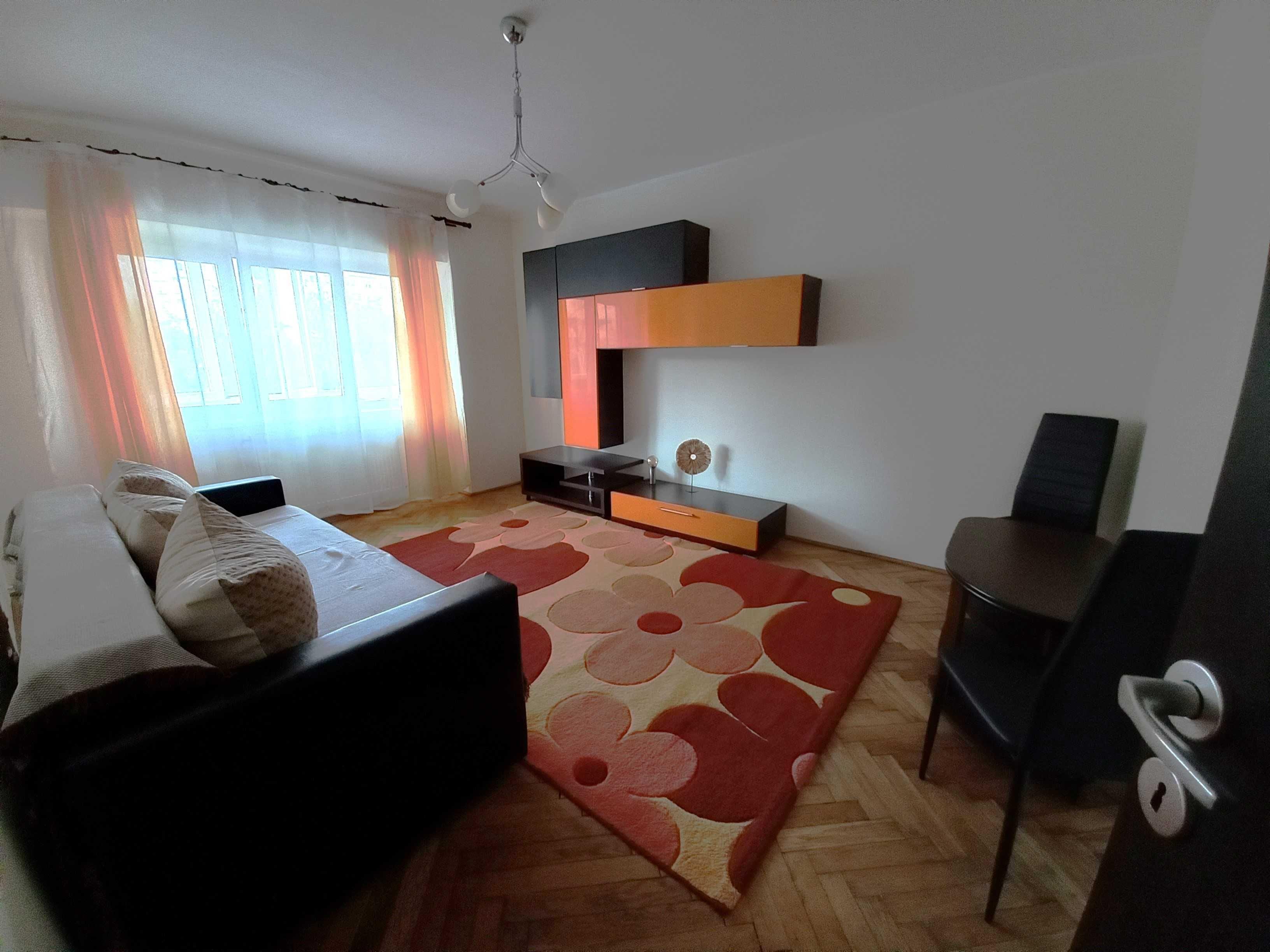 Apartament decomandat cu 2cam., 2balcoane, et.1, 70mp, Pacurari