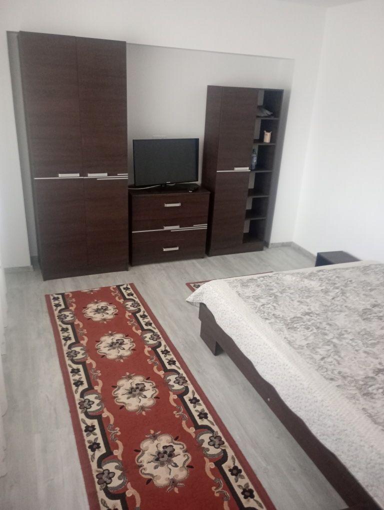 Închiriez apartament 2 camere decomandat