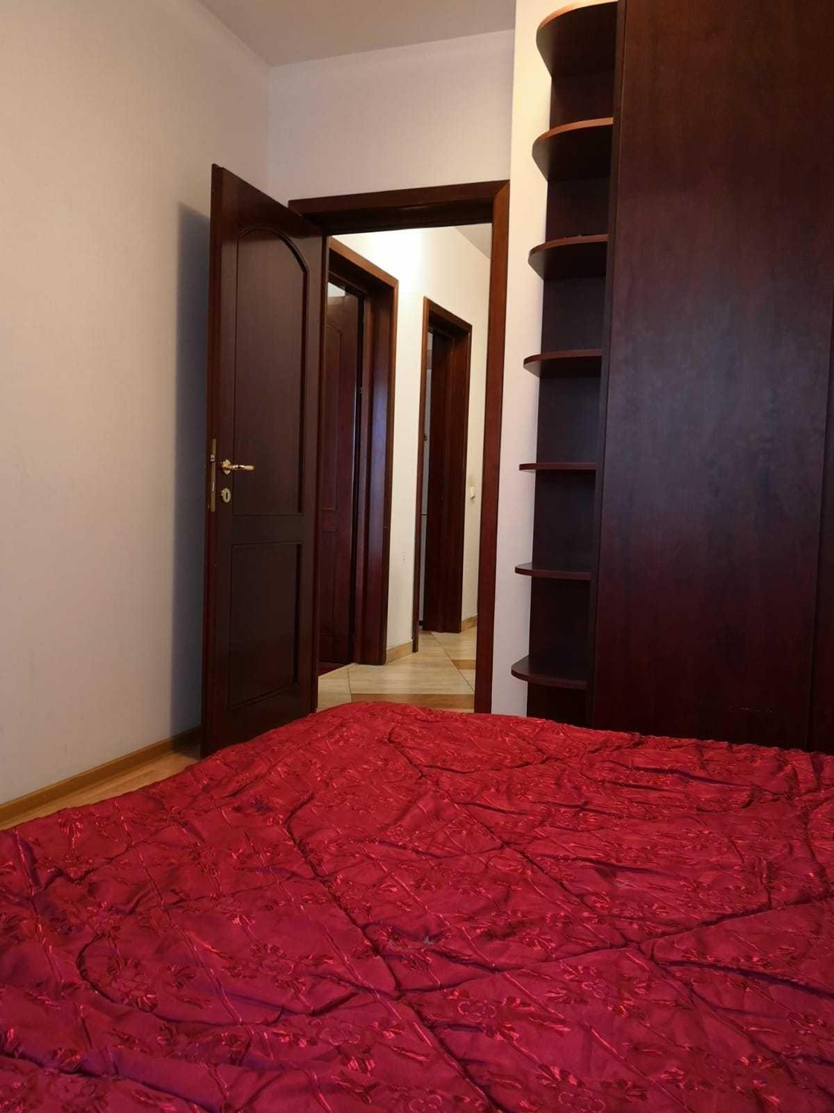 Închiriez apartament