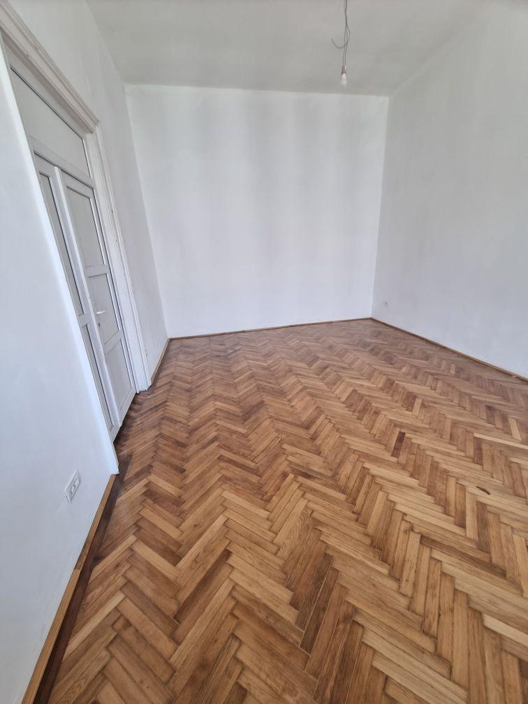 Ocazie! Apartament ultracentral in cladire istorica gata renovat  3 camere !!!