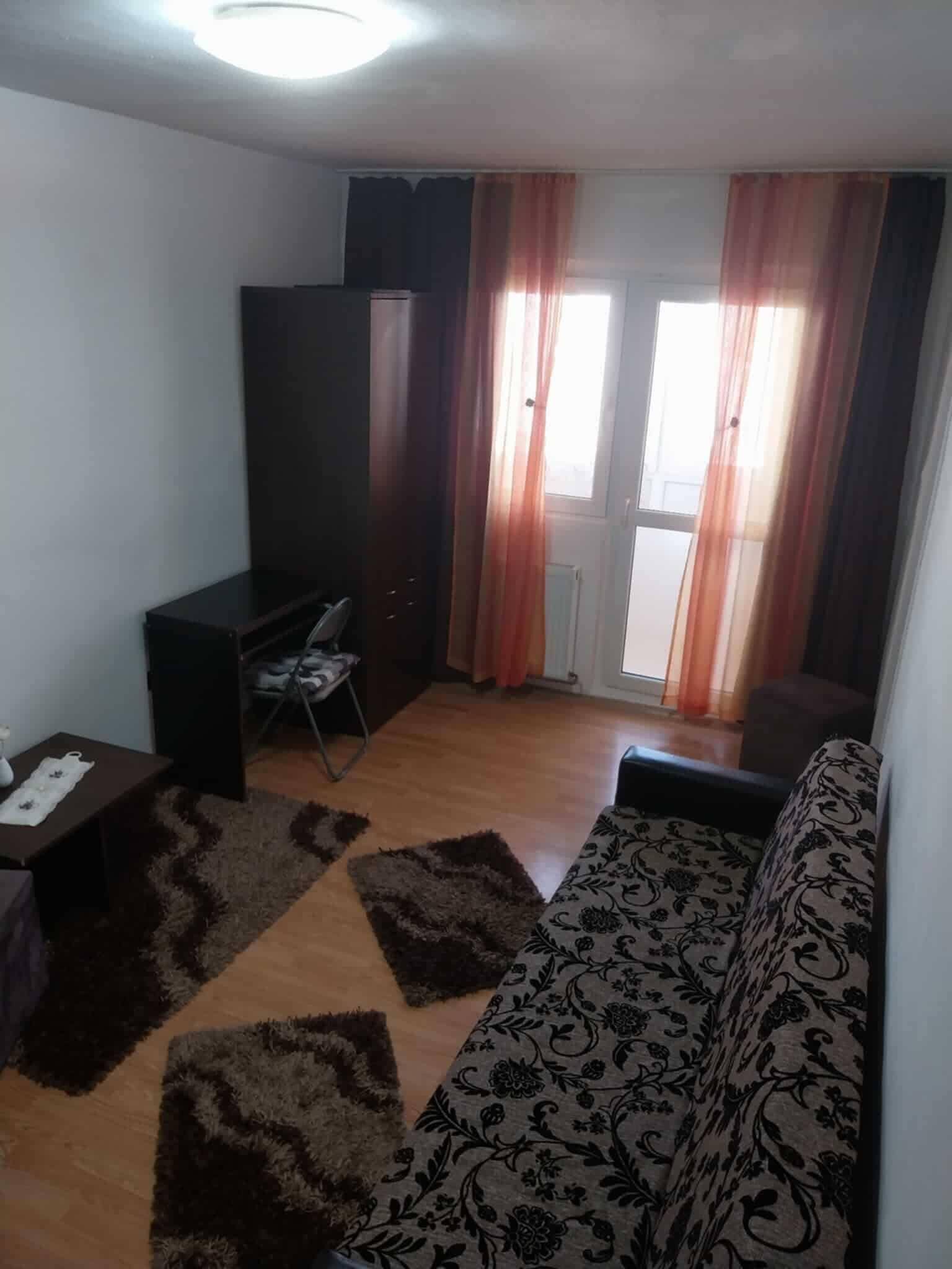 Închiriez garsonieră în zona Confecții