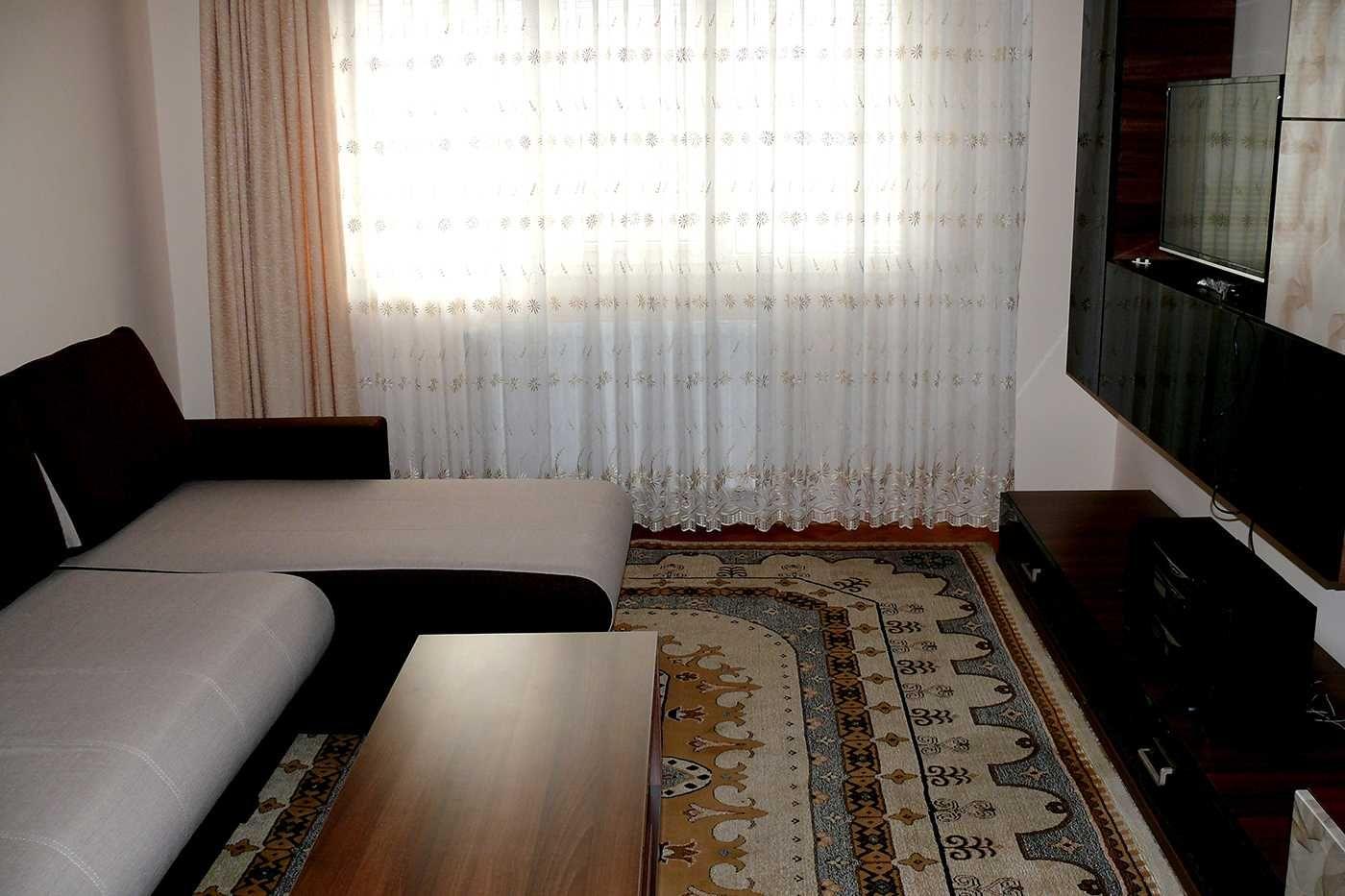 PROPRIETAR , ofer spre închiriere apartament cu 2 camere zona Micălaca 300