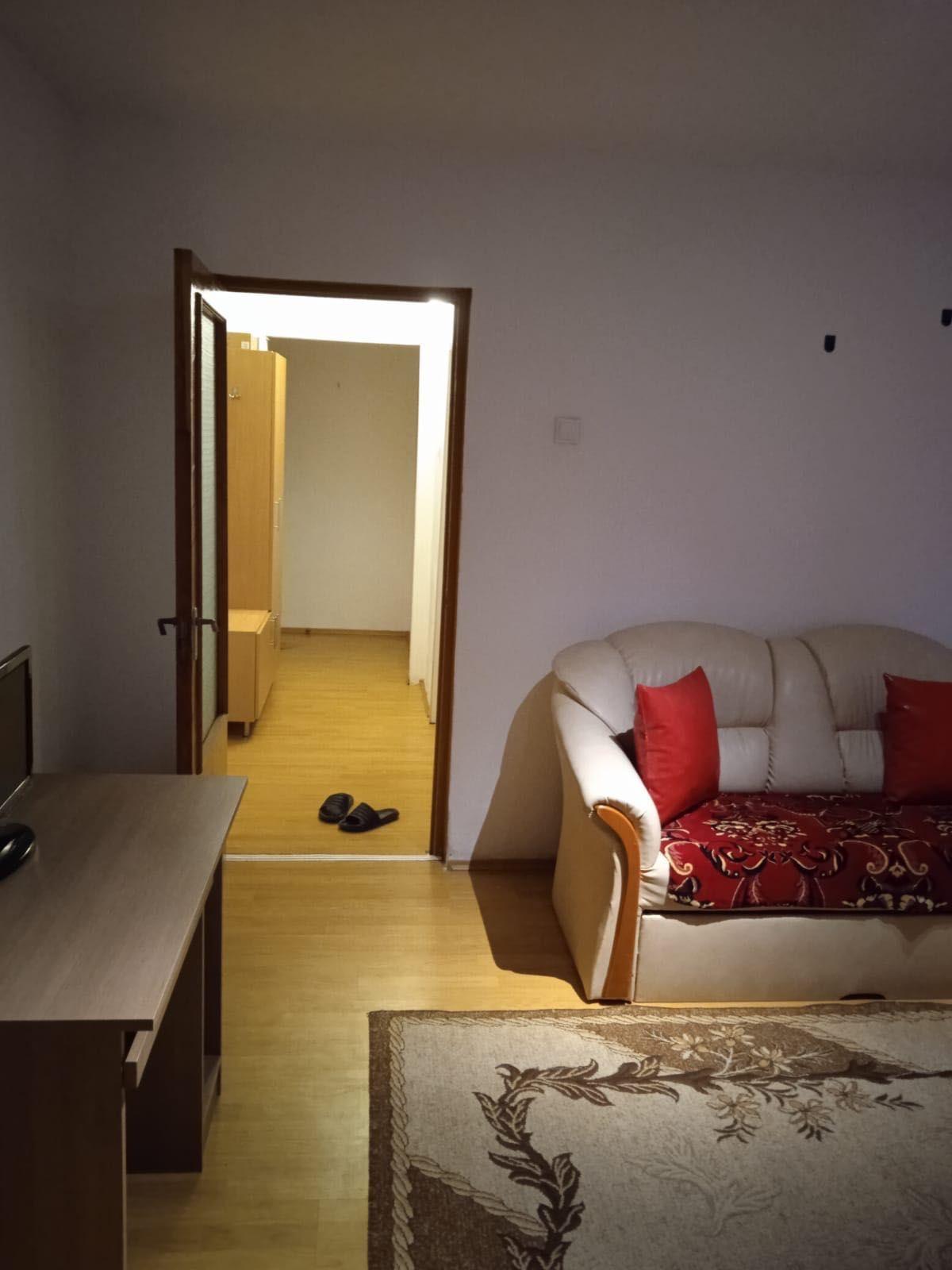 Închiriez apartament 2camere - imagine 1