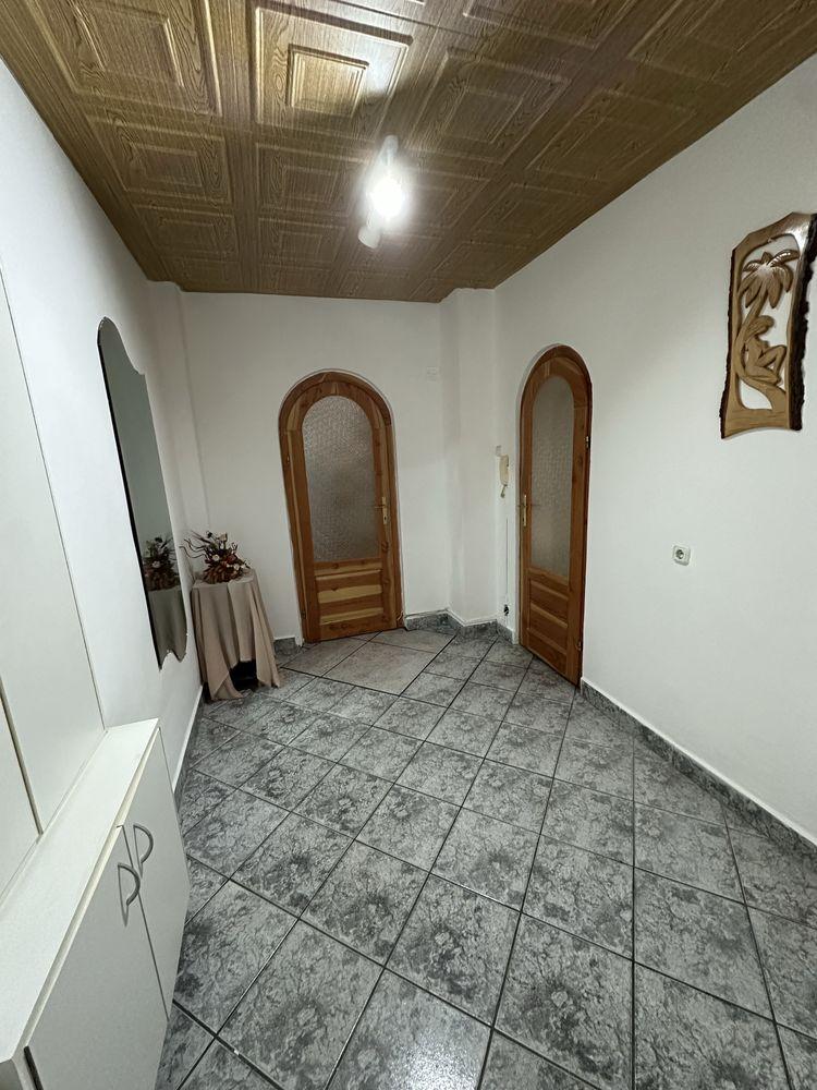Inchiriez apartament 2 camere Piata Mica