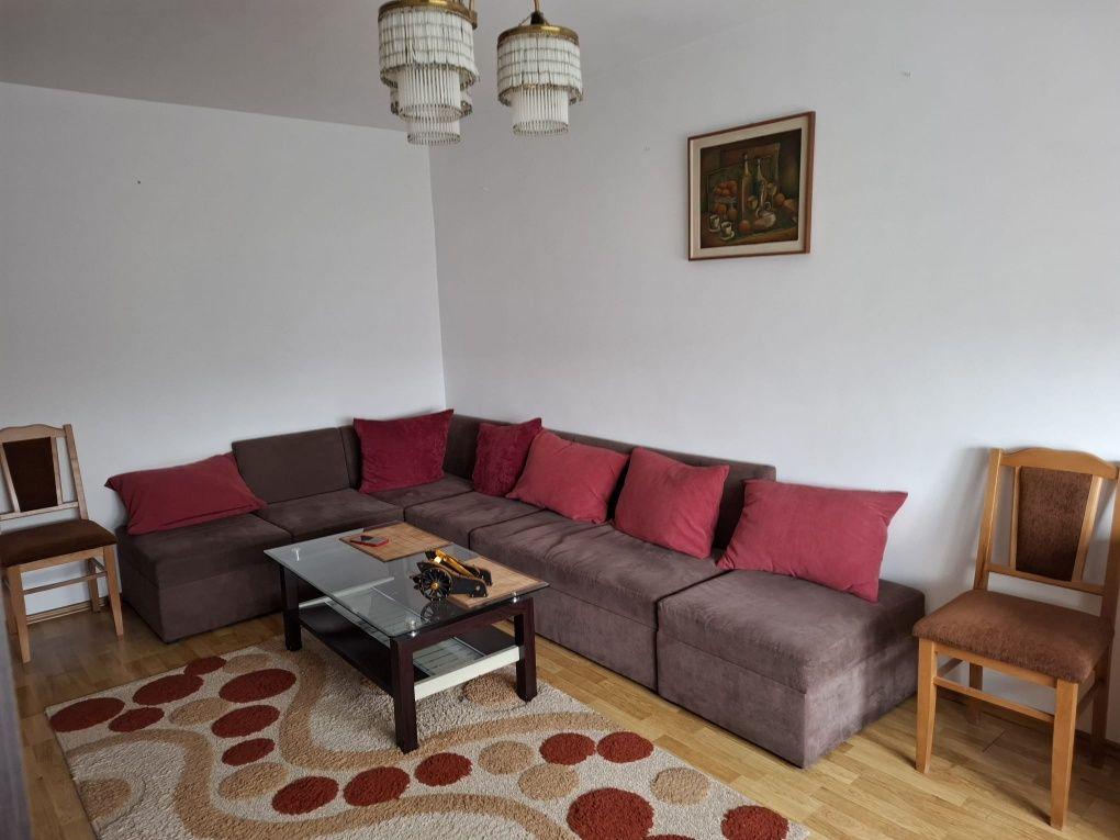 P.F Închiriez apartament 2 camere decomandat Broșteni zona Banca Transilvania - imagine 1