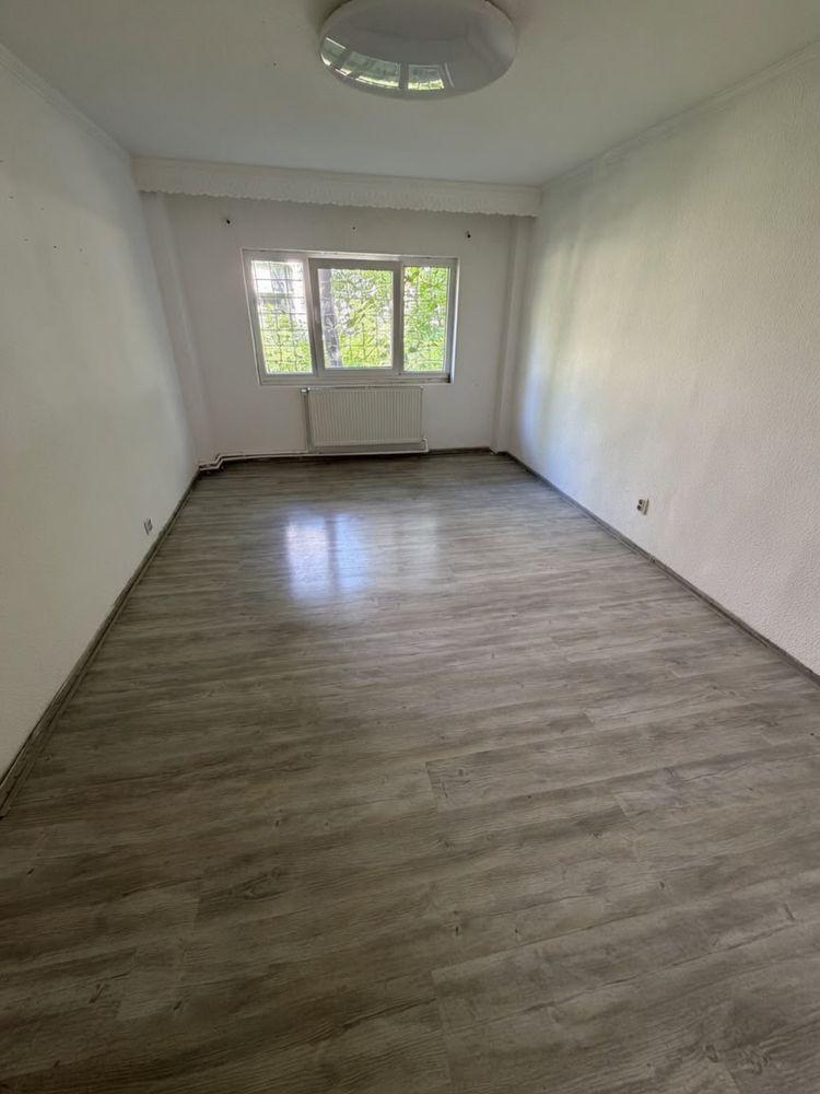 Urgent:Vand apartament 3 camere decomandate - imagine 1