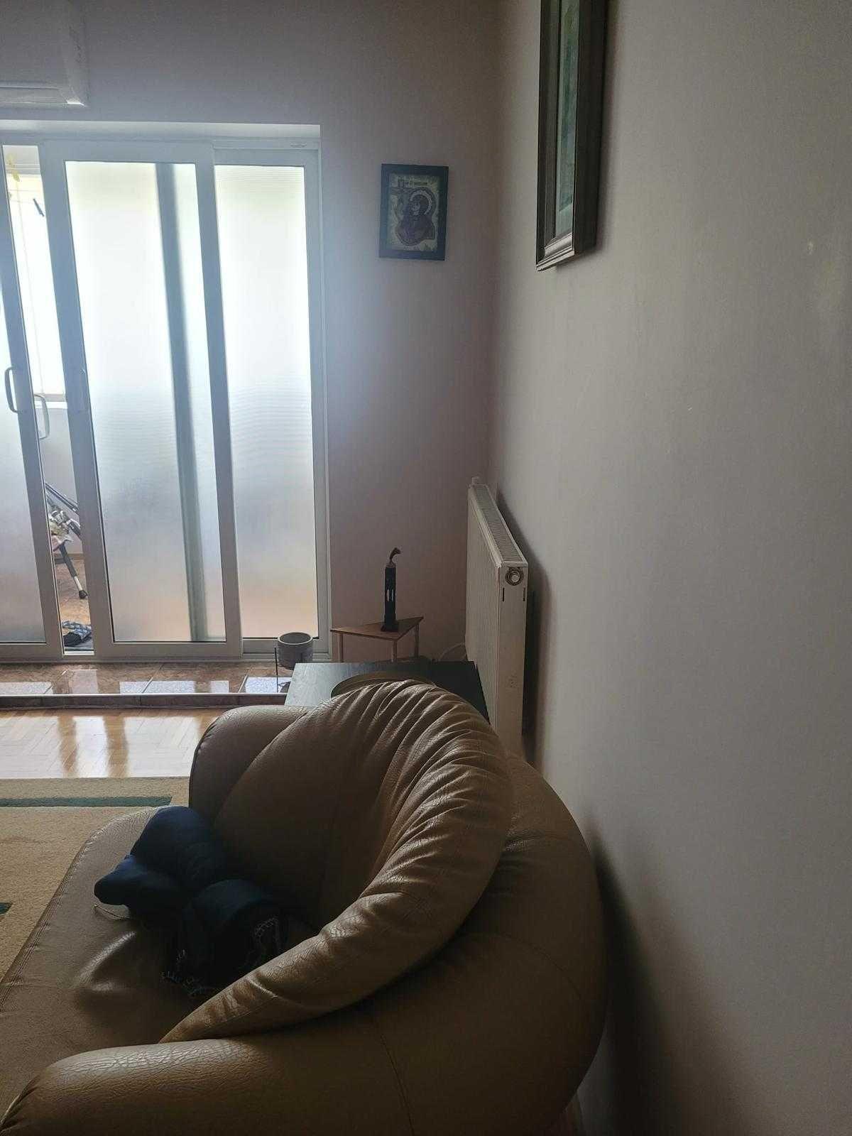 Vand apartament 3 camere mobilat, cartier Bistrita Lac Bacau - imagine 1