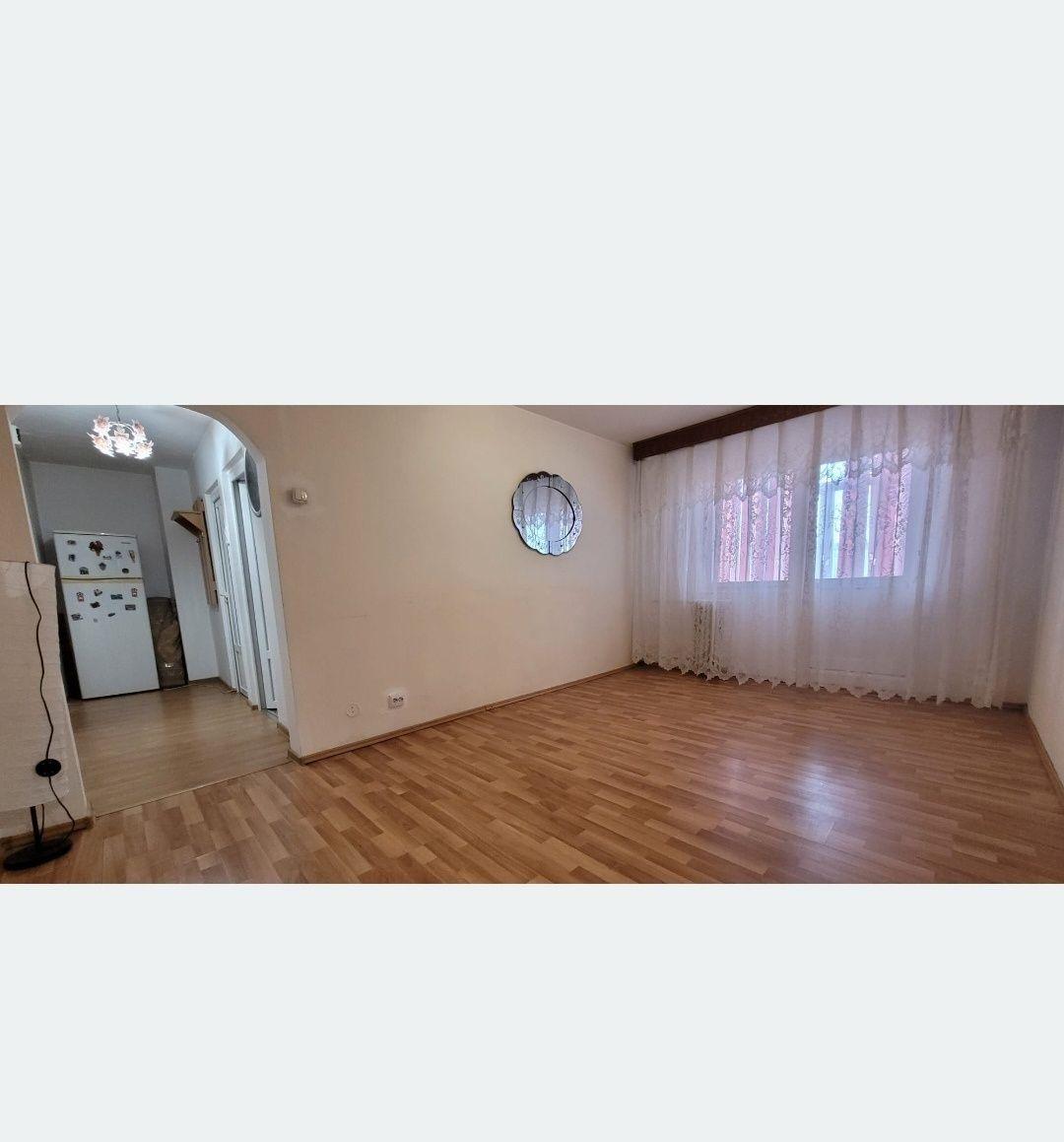 De vânzare apartament 3 camere semidecomandat in zona Bucegi mă puteți contacta la NR 0785127920 sau pe WhatsApp - imagine 1
