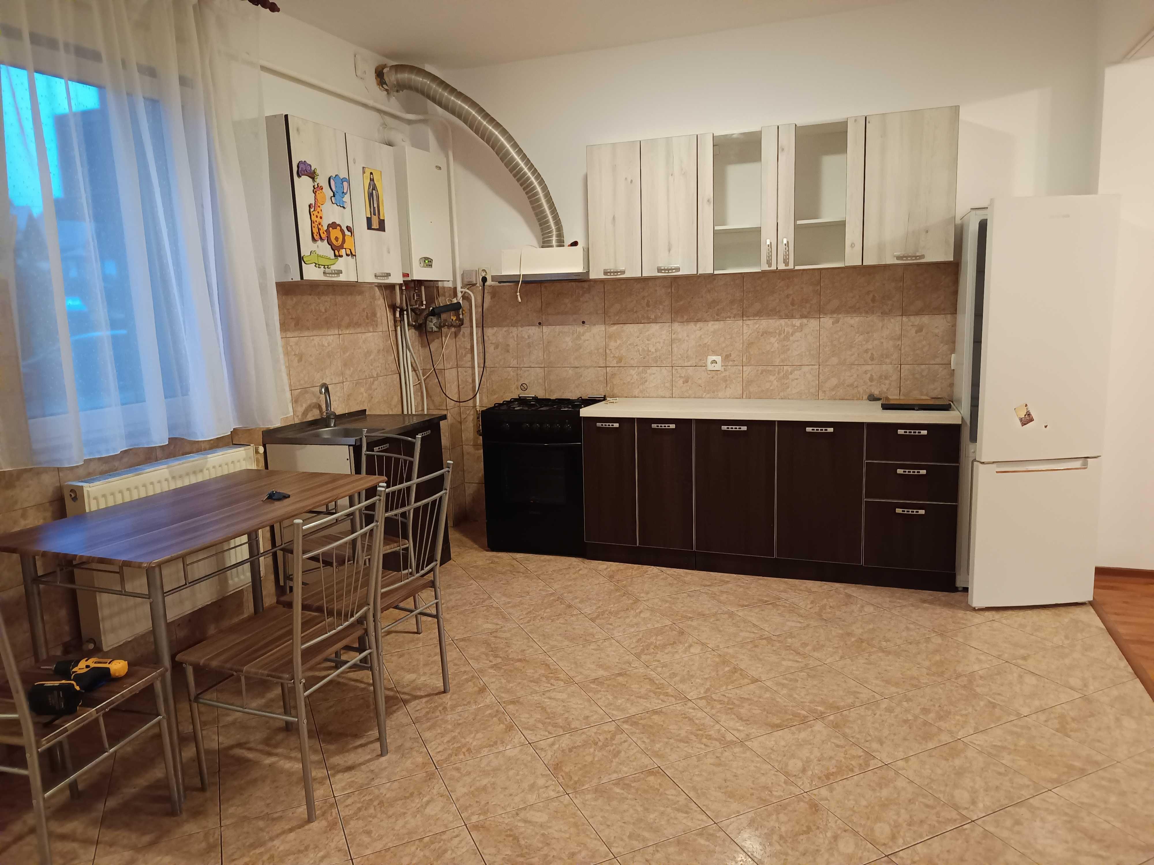 Închiriez apartament 2 camere - imagine 1