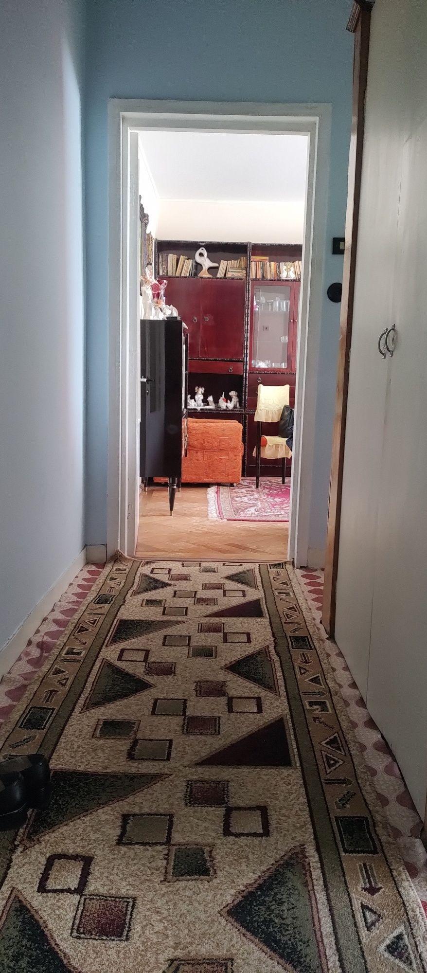Apartament 3 camere semidecomandat - imagine 1